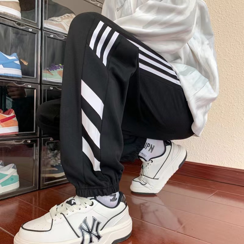 adidas スウェットパンツ カジュアル 3本ライン ロゴ入り ブラック ホワイト レザー調 メンズ - 画像 6