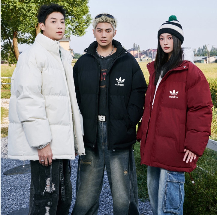 adidas ダウンジャケット ミニサイズ 2WAY ロゴ入り 通勤カジュアル ブラック/ホワイト/レッド レザー調