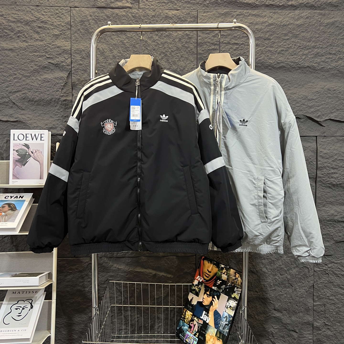 adidas ジャケット スポーツライン ロゴデザイン カジュアル ブラック ホワイト レザー調