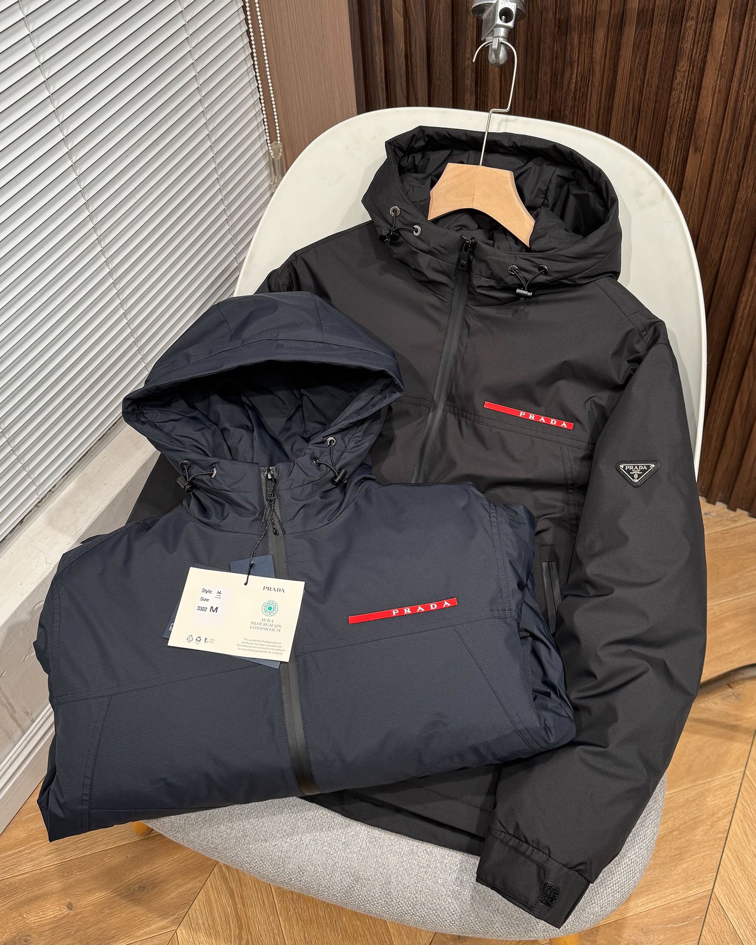 PRADA ダウンジャケット 2WAY フード付き 軽量 ブラック ネイビー ポリエステル - 画像 3