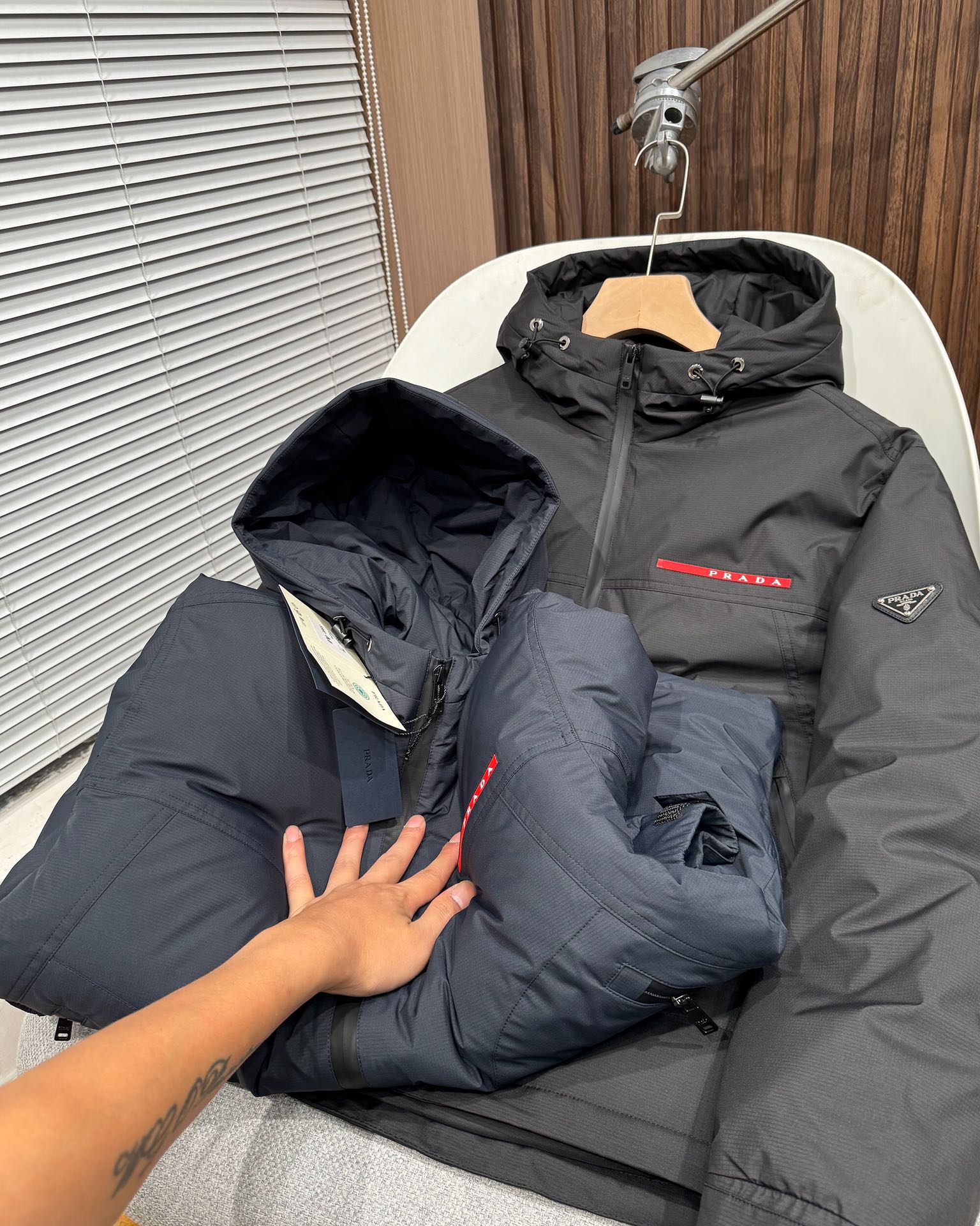 PRADA ダウンジャケット 2WAY フード付き 軽量 ブラック ネイビー ポリエステル - 画像 7