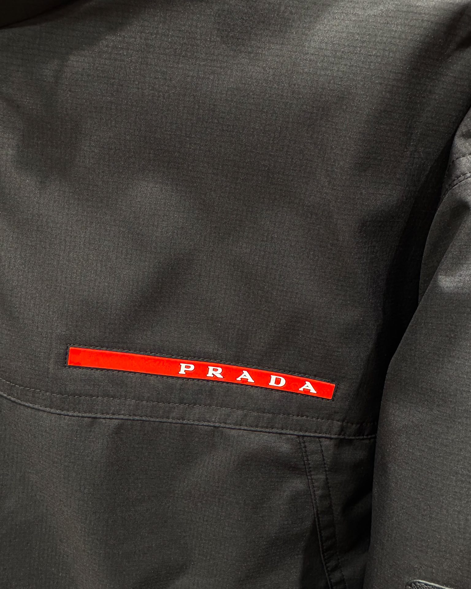 PRADA ダウンジャケット フード付き 撥水加工 通勤カジュアル ブラック ポリエステル - 画像 5