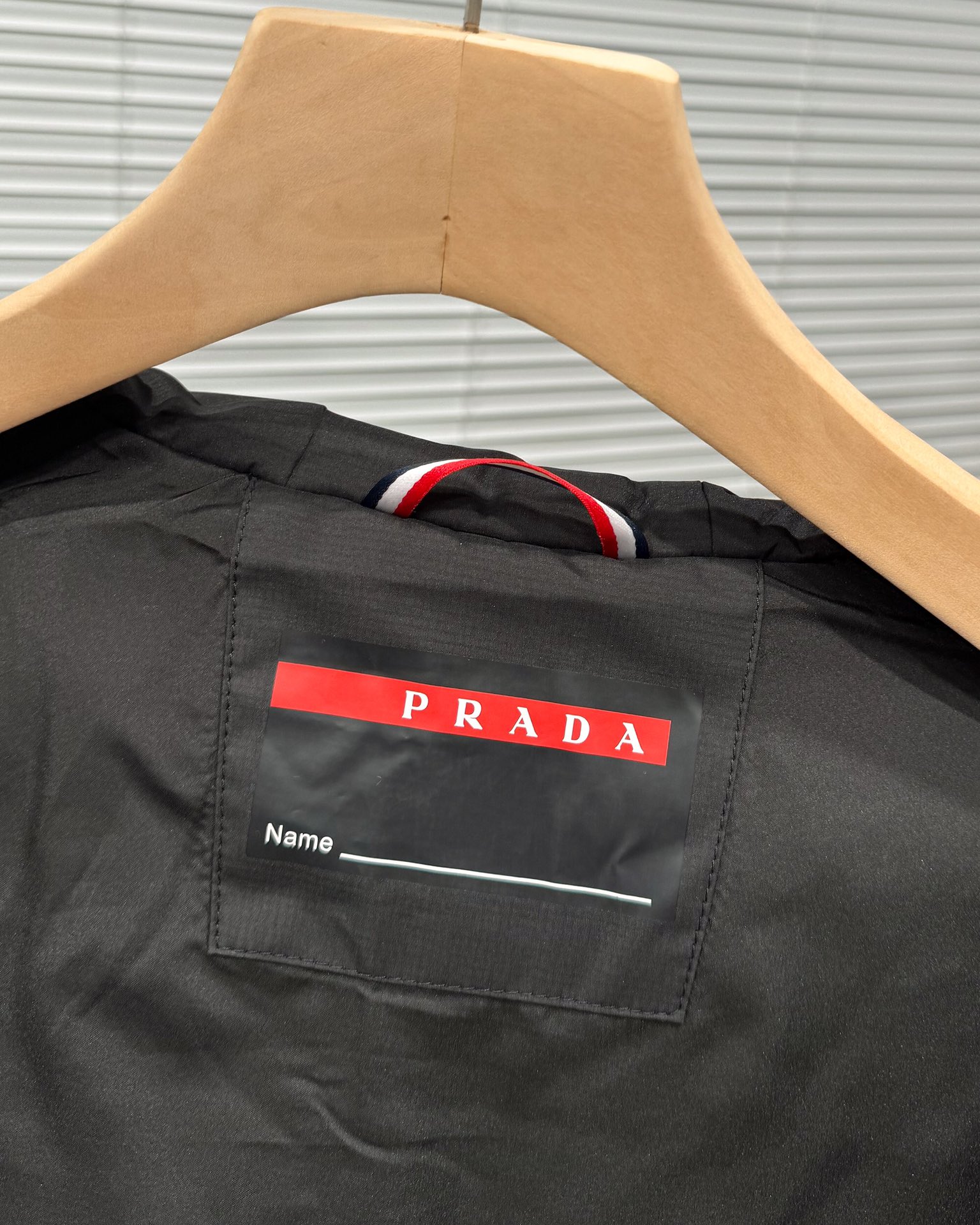 PRADA ダウンジャケット フード付き 撥水加工 通勤カジュアル ブラック ポリエステル - 画像 6