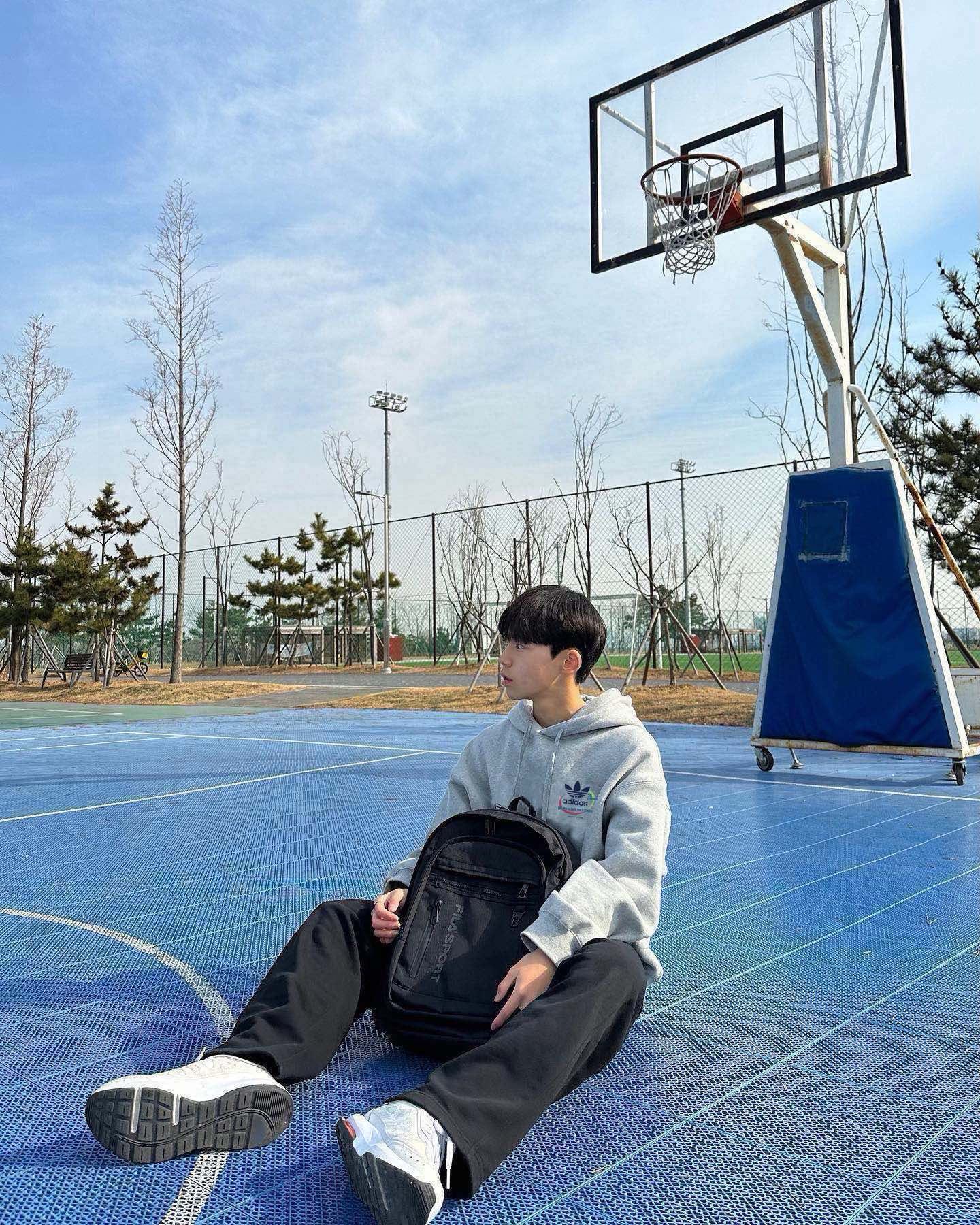 adidas パーカー パーカー オーバーサイズ ロゴプリント カジュアル 通勤 ブラック ホワイト グレー マルチカラー フリーサイズ - 画像 2