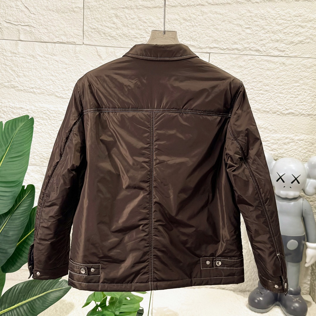 PRADA ダウンジャケット ミニサイズ ブラック ナイロン ジップアップ 2WAY レザーパッチ付き - 画像 2