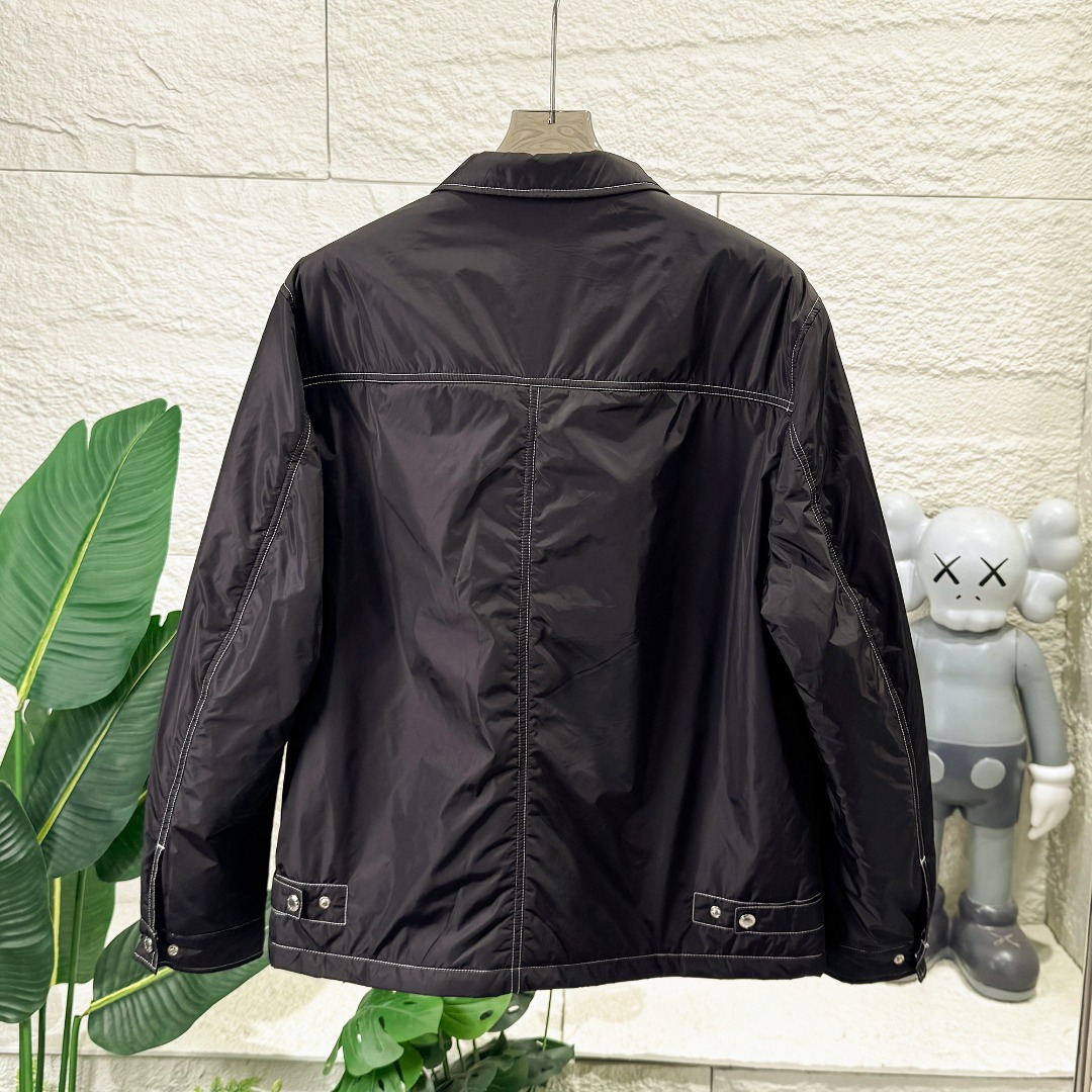 PRADA ダウンジャケット ミニサイズ ブラック ナイロン ジップアップ 2WAY レザーパッチ付き - 画像 4