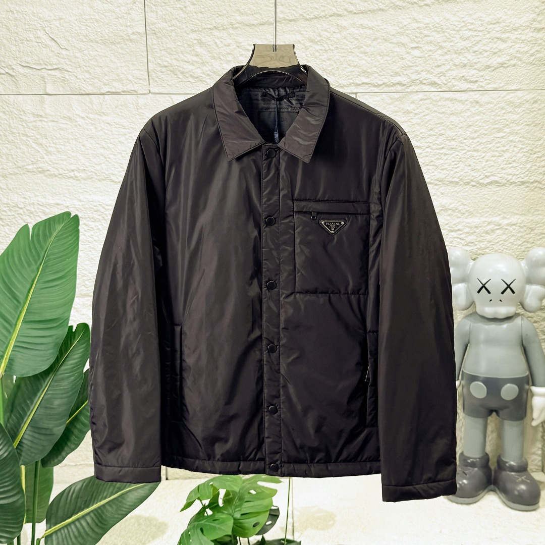 PRADA ダウンジャケット ミニサイズ ブランドロゴ付 軽量 通勤カジュアル ブラック ブラウン ナイロン - 画像 5