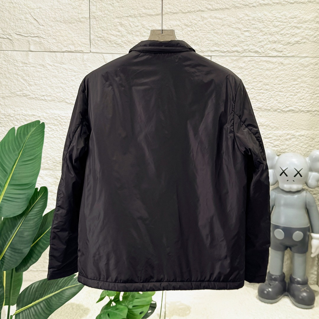 PRADA ダウンジャケット ミニサイズ ブランドロゴ付 軽量 通勤カジュアル ブラック ブラウン ナイロン - 画像 6