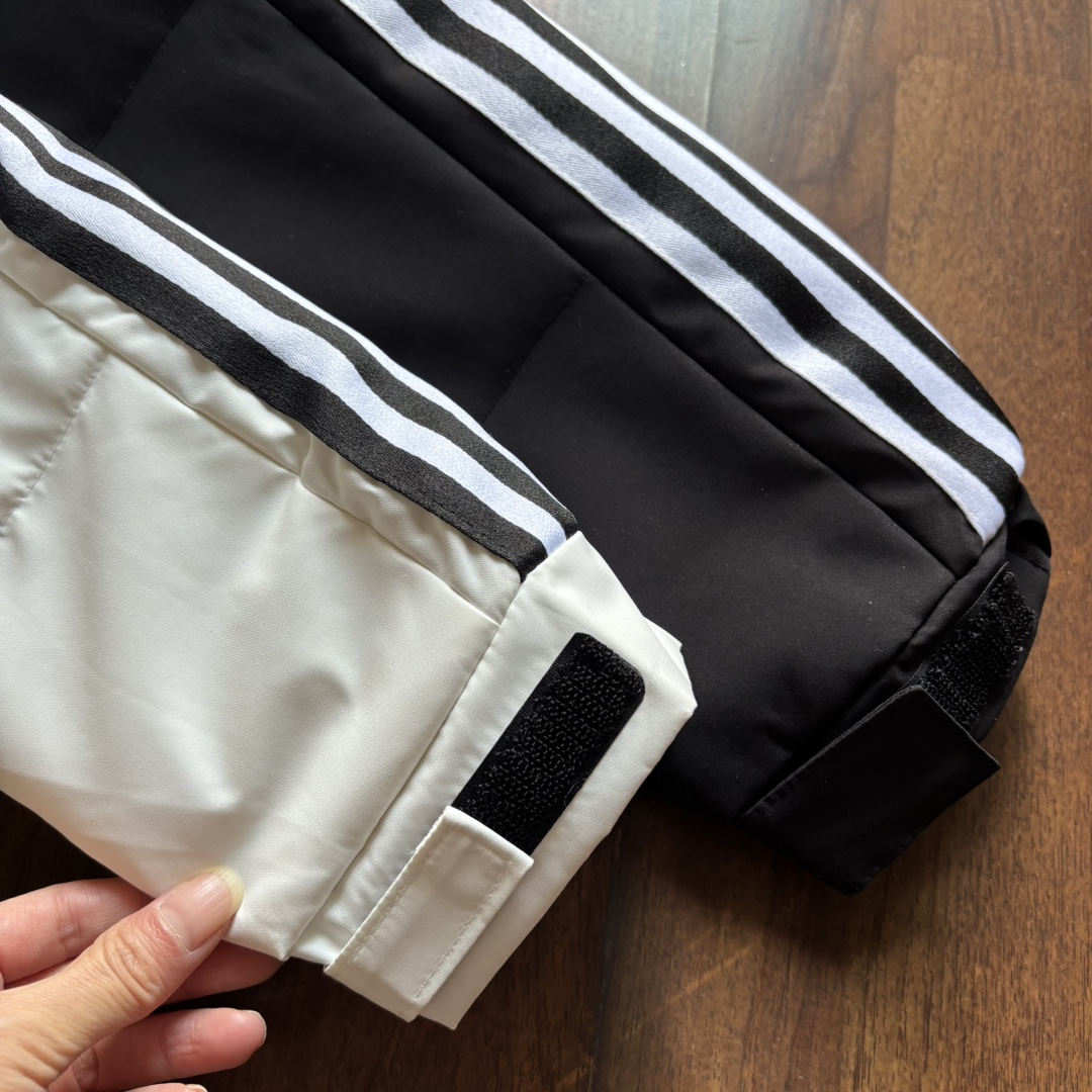 adidas ダウンベスト 2WAY ファスナー付き ロゴ入り ブラック ホワイト 全2色 - 画像 2