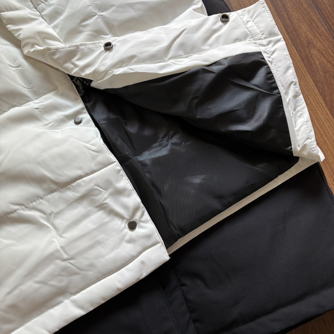 adidas ダウンベスト 2WAY ファスナー付き ロゴ入り ブラック ホワイト 全2色 - 画像 6