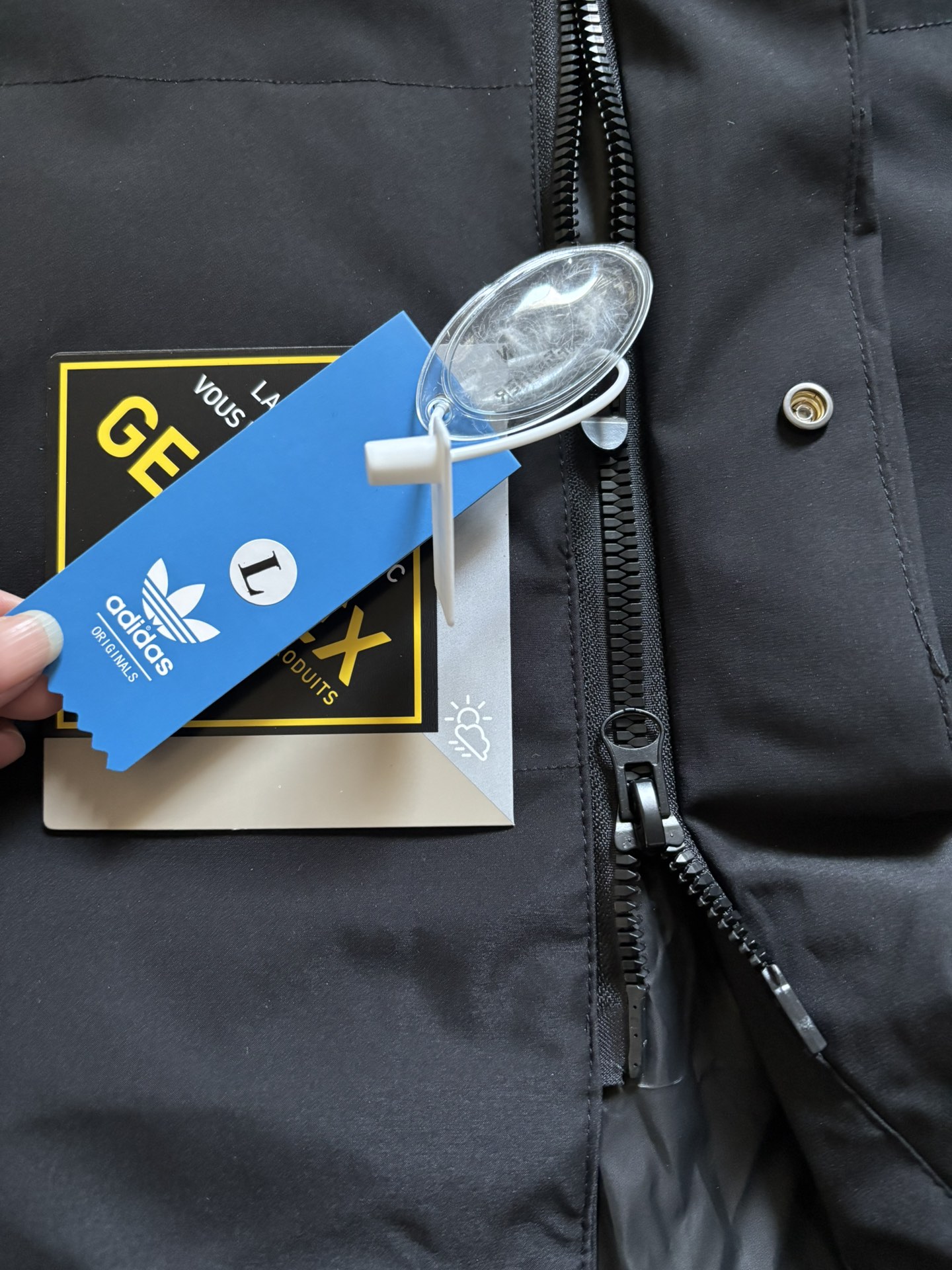 adidas ダウンベスト 2WAY ファスナー付き ロゴ入り ブラック ホワイト 全2色 - 画像 8