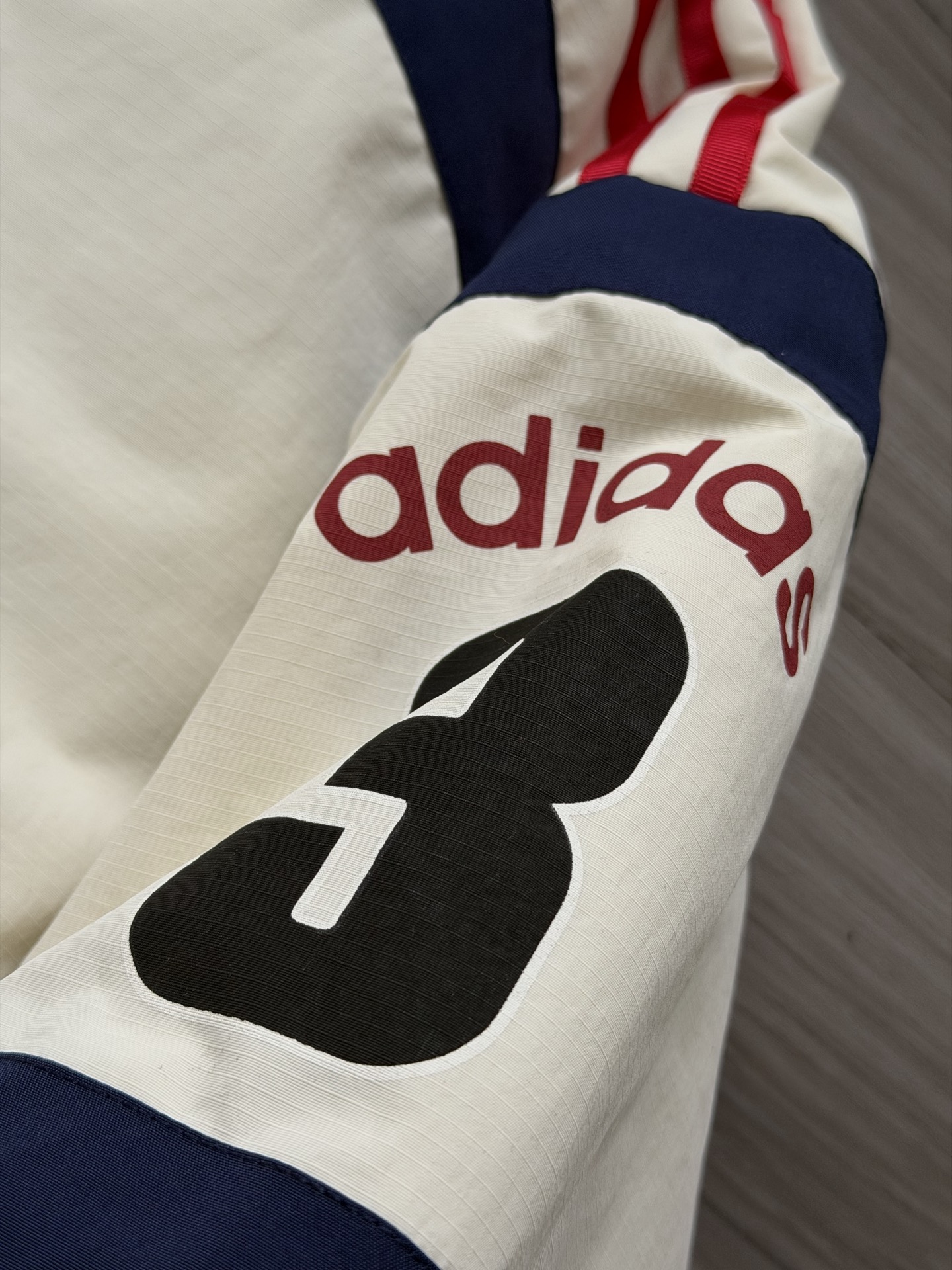 adidas ジャケット トラックジャケット 3ストライプ チームロゴ 両面デザイン ネイビー/アイボリー ナイロン - 画像 4