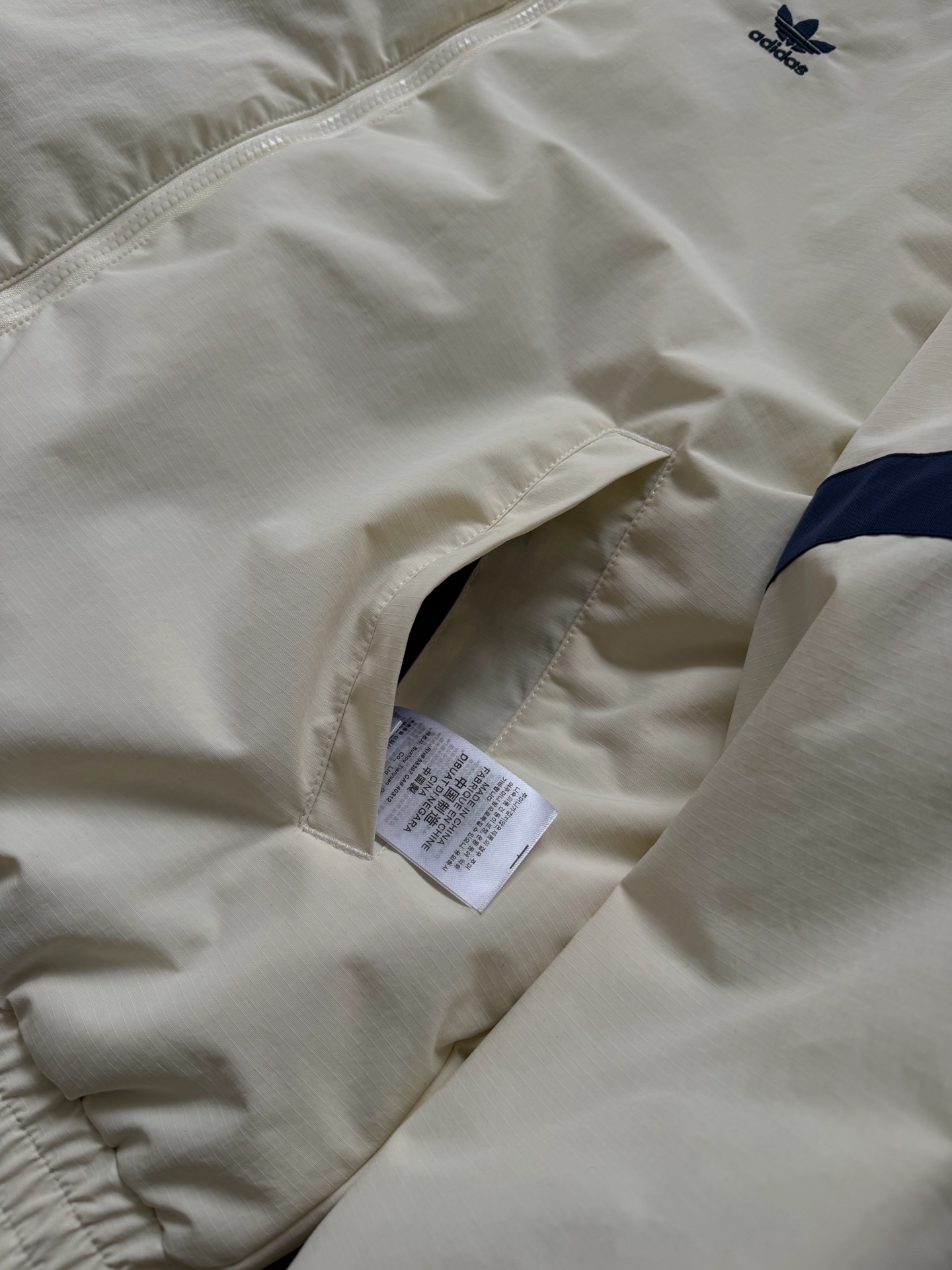 adidas ジャケット トラックジャケット 3ストライプ チームロゴ 両面デザイン ネイビー/アイボリー ナイロン - 画像 6