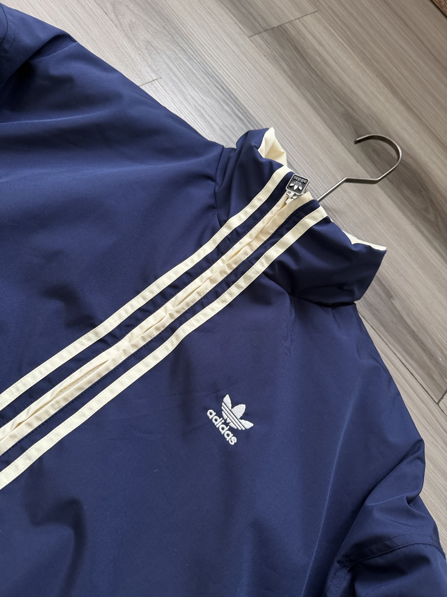 adidas ジャケット トラックジャケット 3ストライプ チームロゴ 両面デザイン ネイビー/アイボリー ナイロン - 画像 7