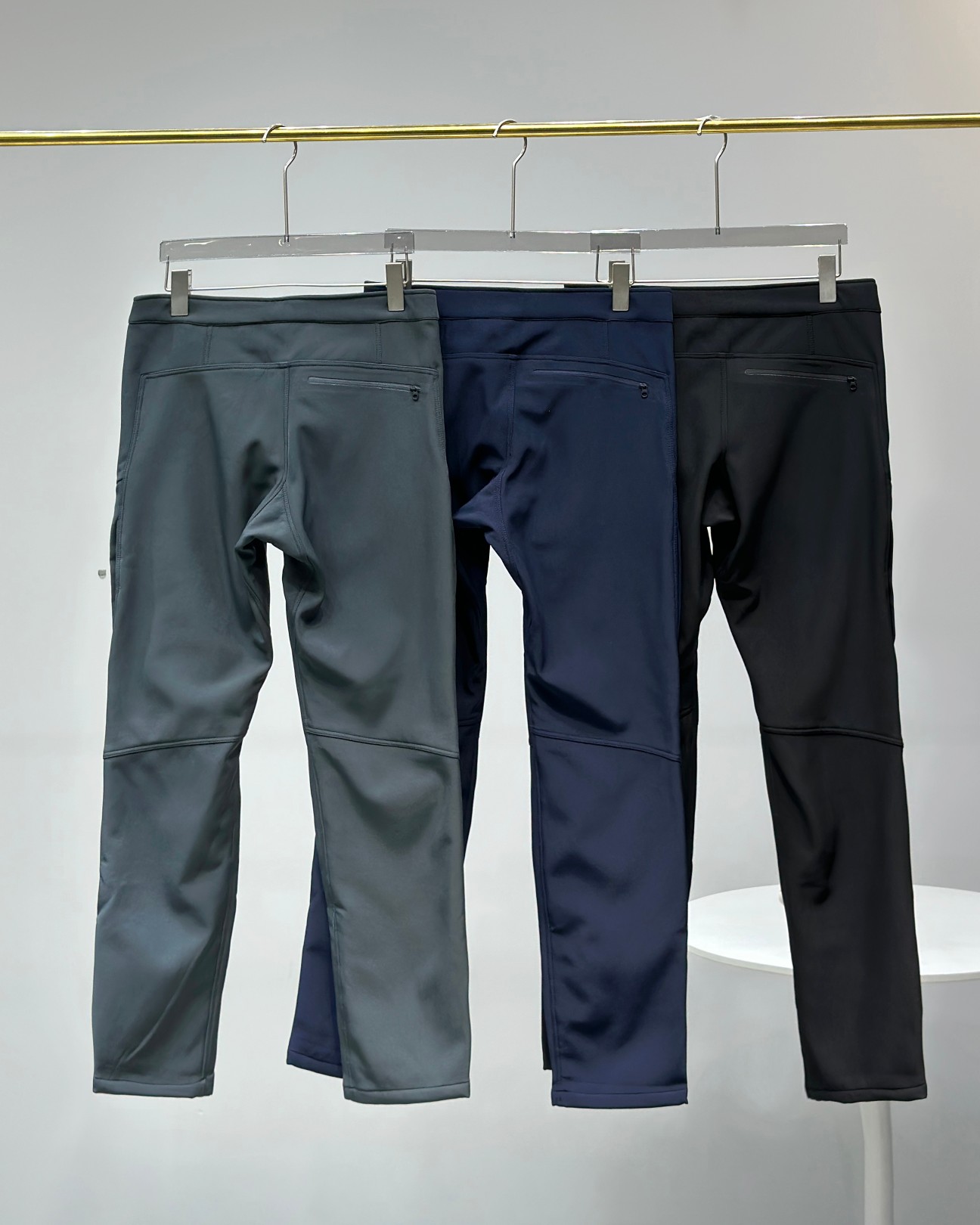 ARC'TERYX パンツ ローライズ マウンテンパンツ 防水 通勤 ビジネス マルチカラー レザー調素材 - 画像 2