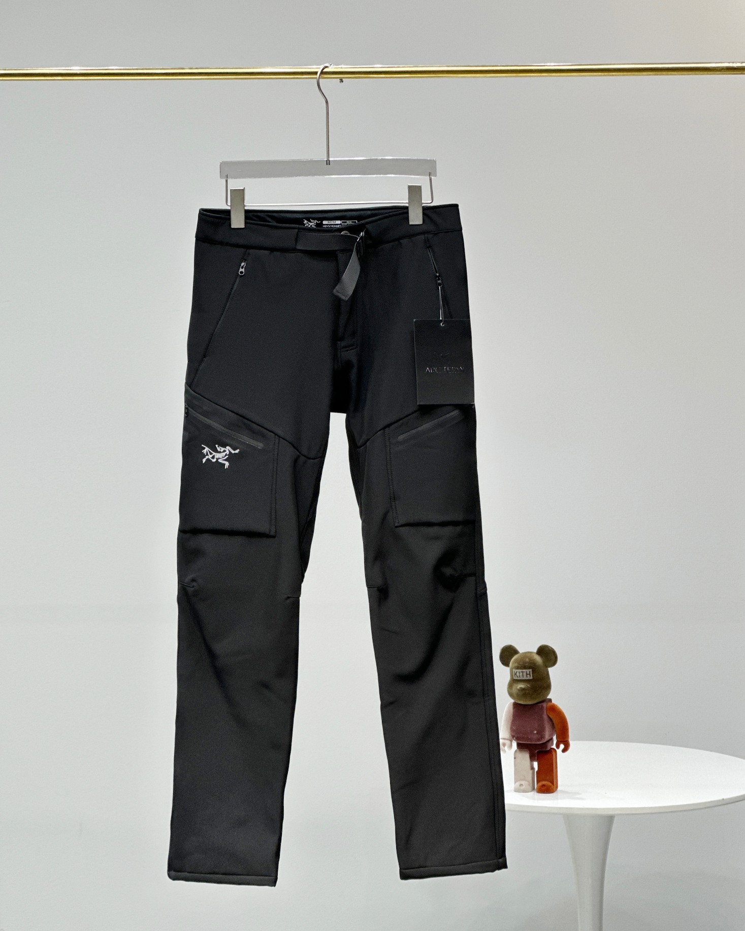 ARC'TERYX パンツ ローライズ マウンテンパンツ 防水 通勤 ビジネス マルチカラー レザー調素材 - 画像 3