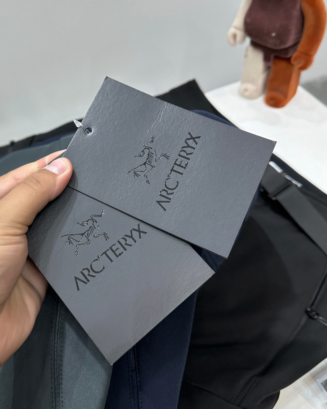 ARC'TERYX パンツ ローライズ マウンテンパンツ 防水 通勤 ビジネス マルチカラー レザー調素材 - 画像 6