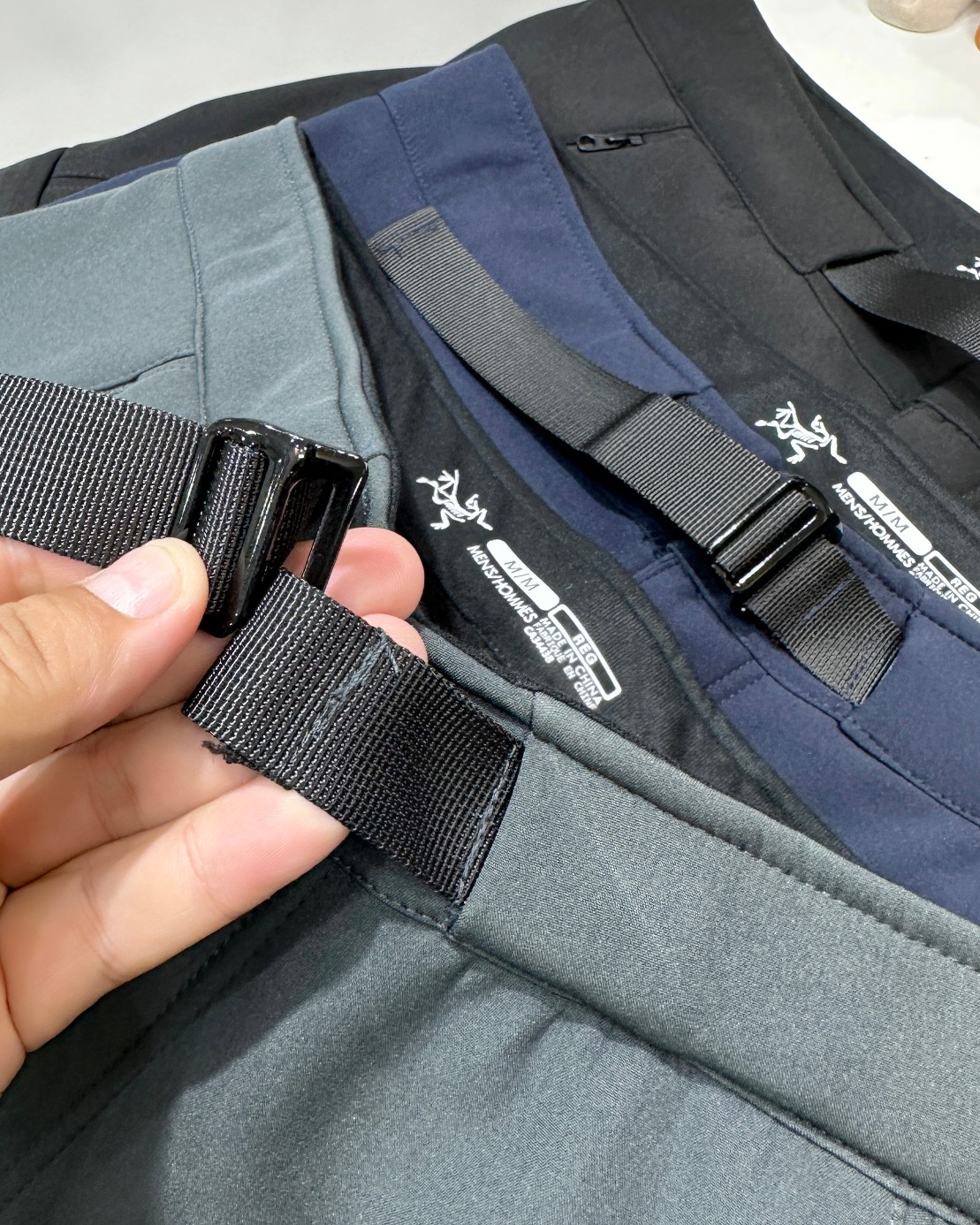 ARC'TERYX パンツ ローライズ マウンテンパンツ 防水 通勤 ビジネス マルチカラー レザー調素材 - 画像 8