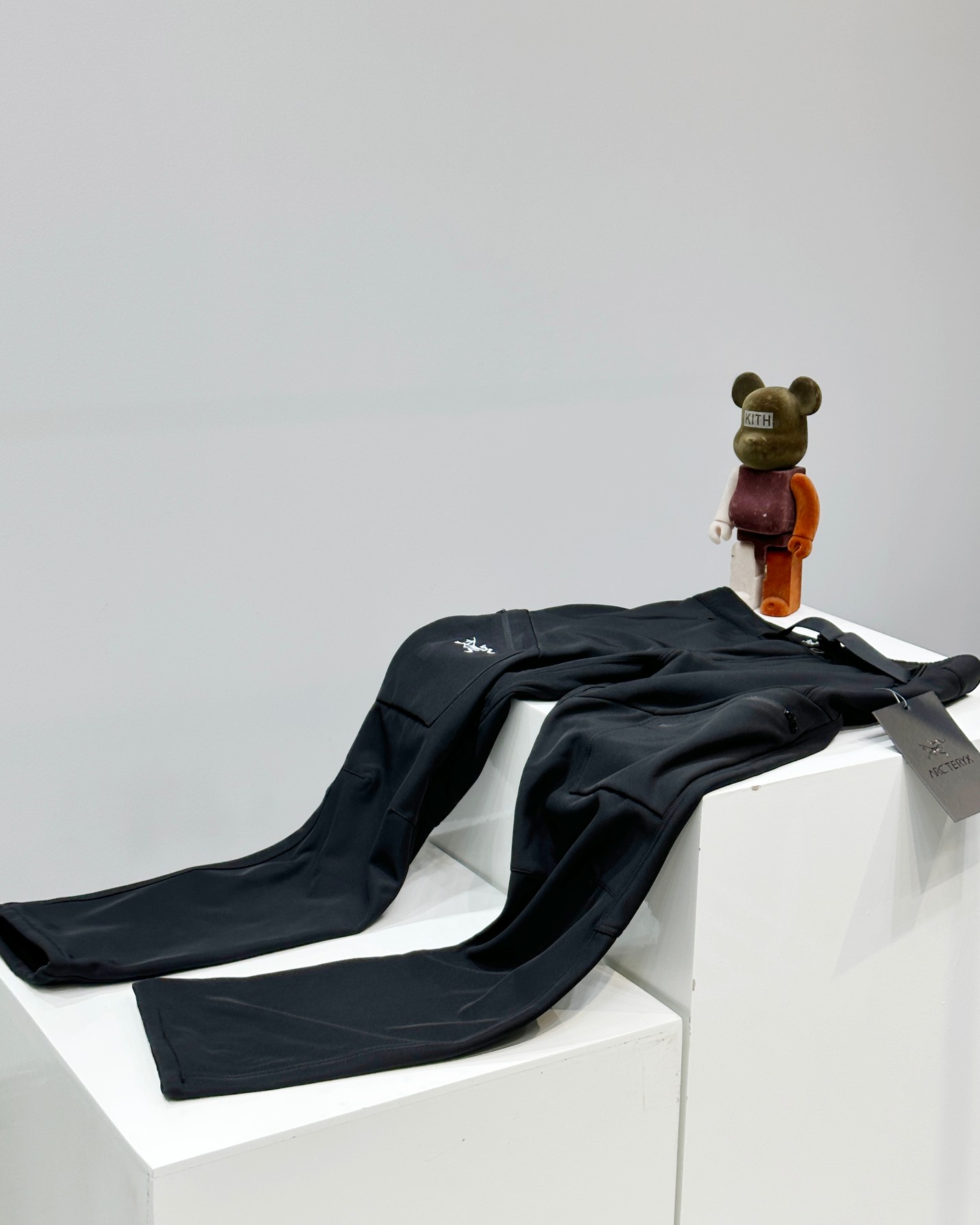 ARC'TERYX パンツ マルチポケット A4収納 軽量 ボトムス ネイビー/ブラック/グレー ナイロン - 画像 2