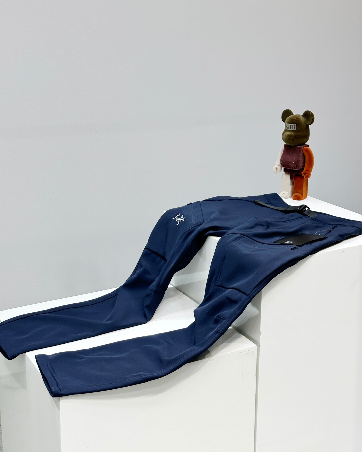 ARC'TERYX パンツ マルチポケット A4収納 軽量 ボトムス ネイビー/ブラック/グレー ナイロン - 画像 3