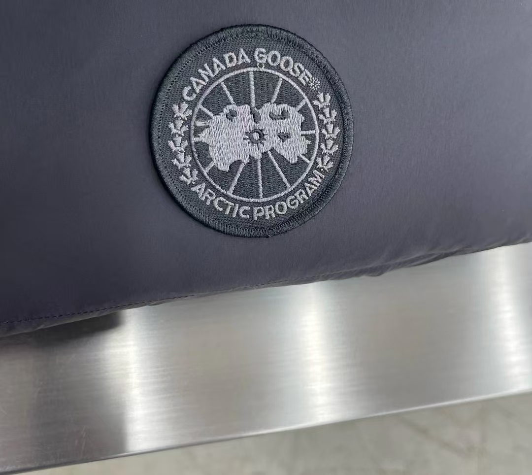 CANADA GOOSE ダウンジャケット ミニサイズ 保温性抜群 カジュアル 通勤 ブラック レザー調 - 画像 6