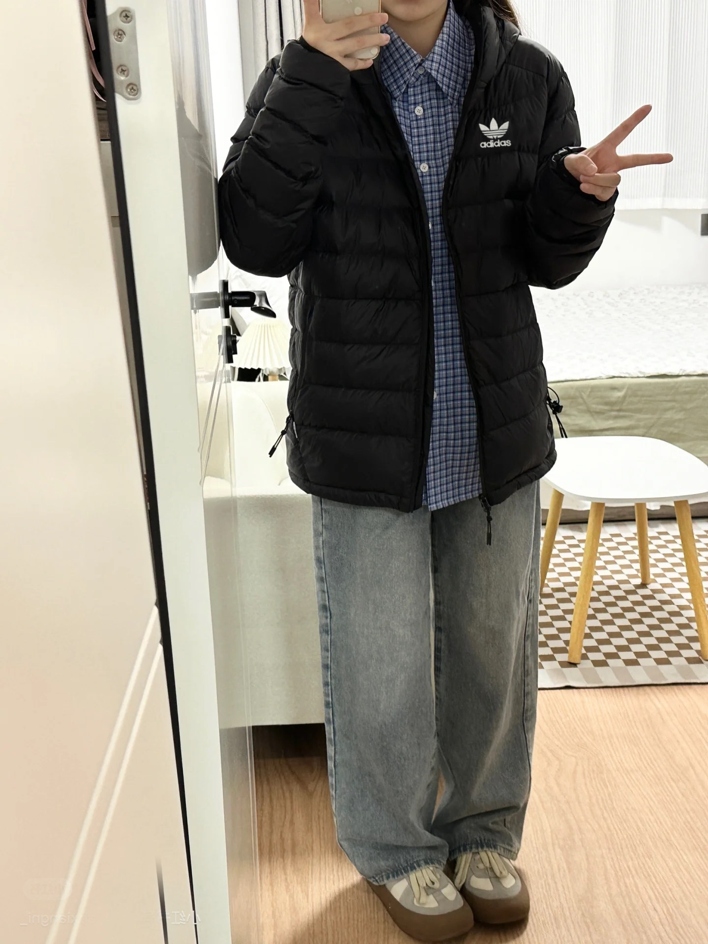 adidas ダウンジャケット ミニ丈 フード付き 軽量 通勤カジュアル ブラック - 画像 7