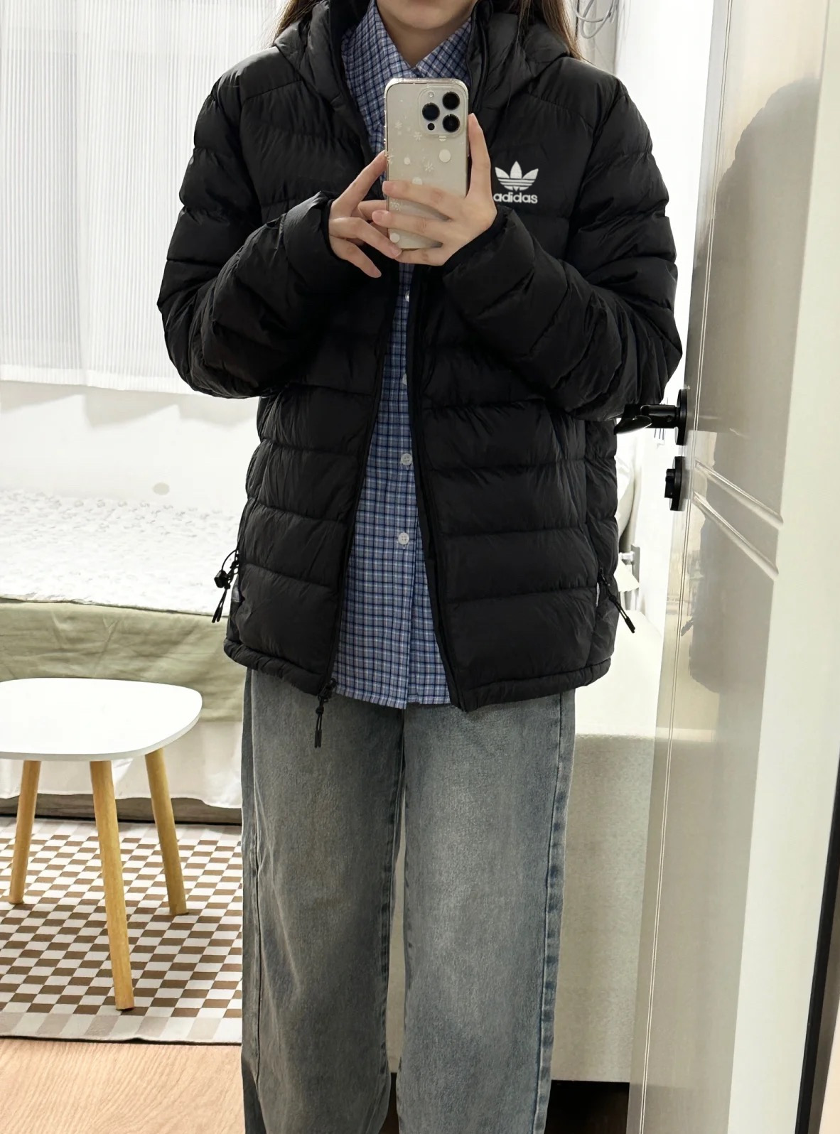 adidas ダウンジャケット ミニ丈 フード付き 軽量 通勤カジュアル ブラック - 画像 8