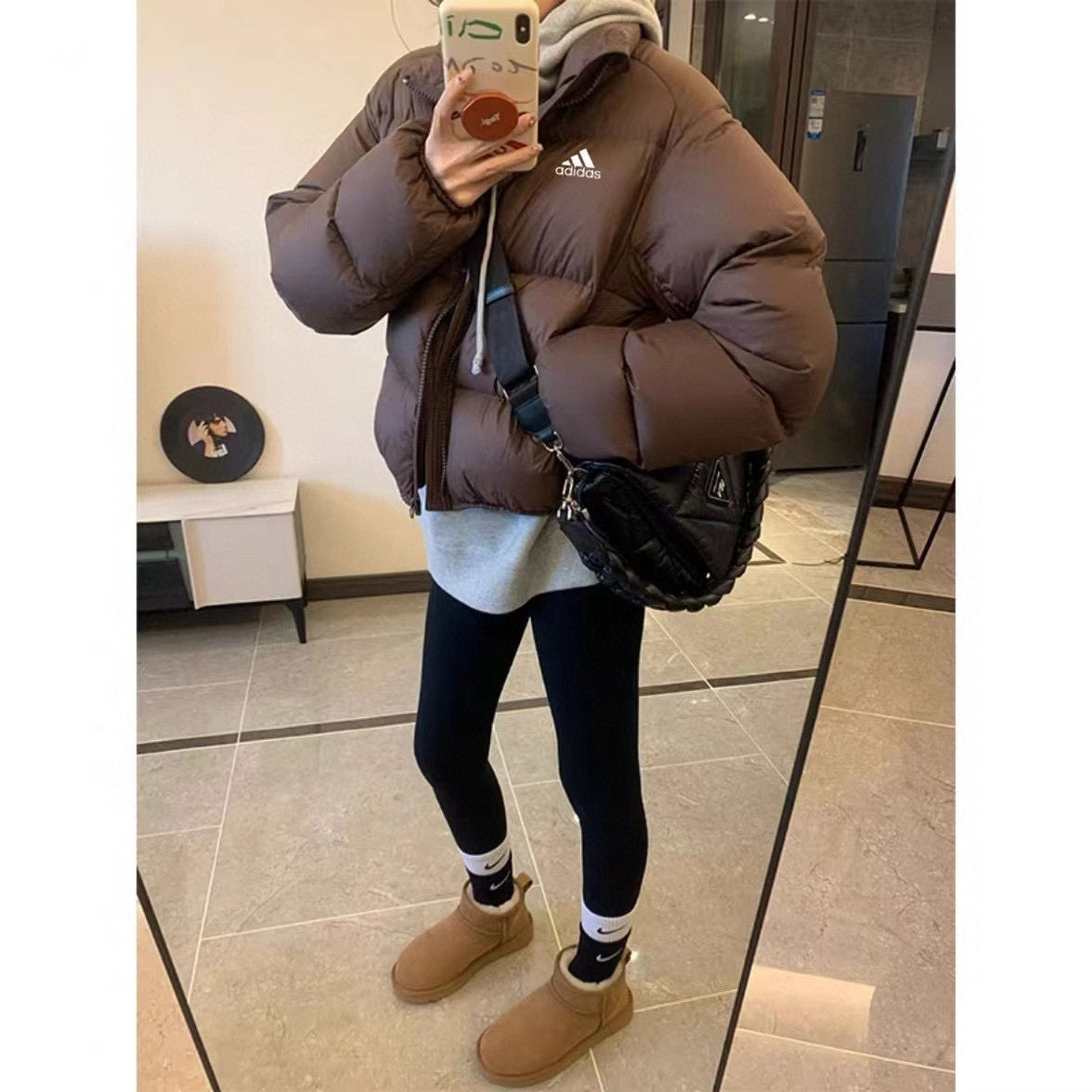 adidas ダウンジャケット ミニ丈 通勤カジュアル ブラウンレザー