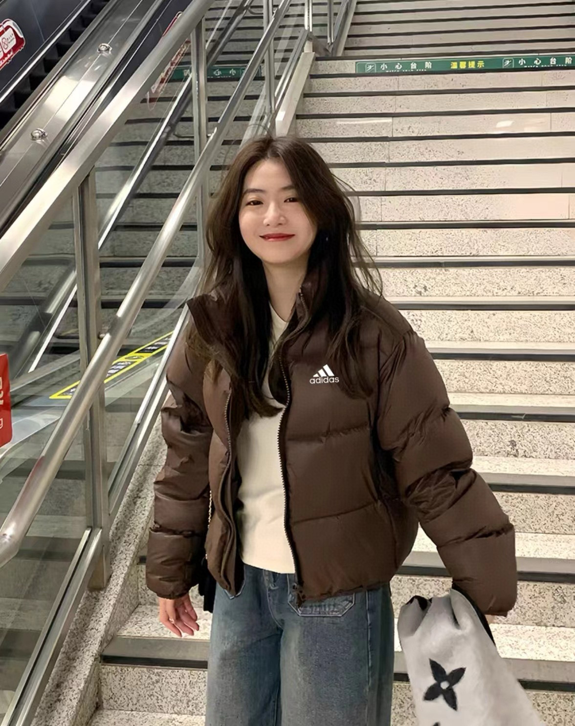 adidas ダウンジャケット ミニ丈 通勤カジュアル ブラウンレザー - 画像 3