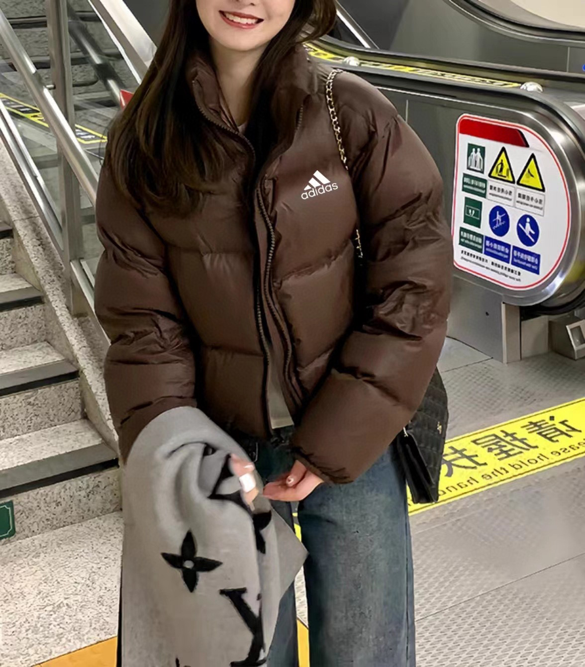 adidas ダウンジャケット ミニ丈 通勤カジュアル ブラウンレザー - 画像 6