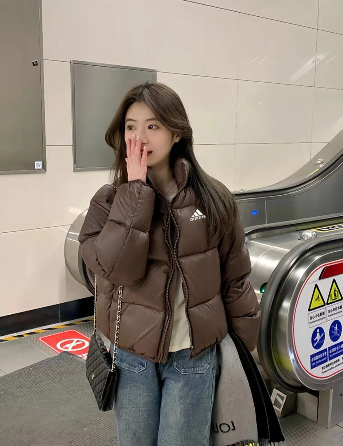 adidas ダウンジャケット ミニ丈 通勤カジュアル ブラウンレザー - 画像 7