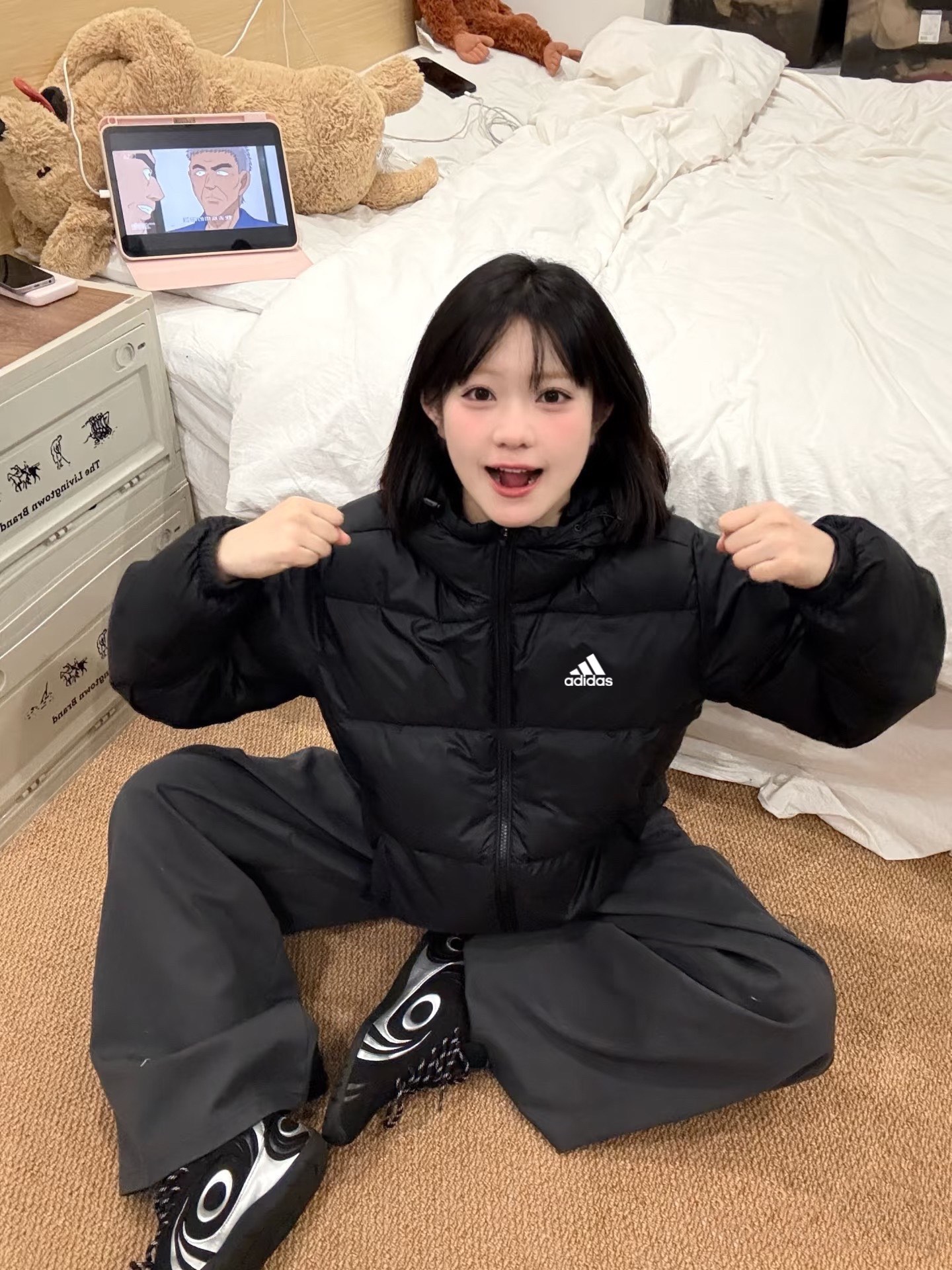 adidas ダウンジャケット ミニ丈 通勤カジュアル フード付き ブラック - 画像 2