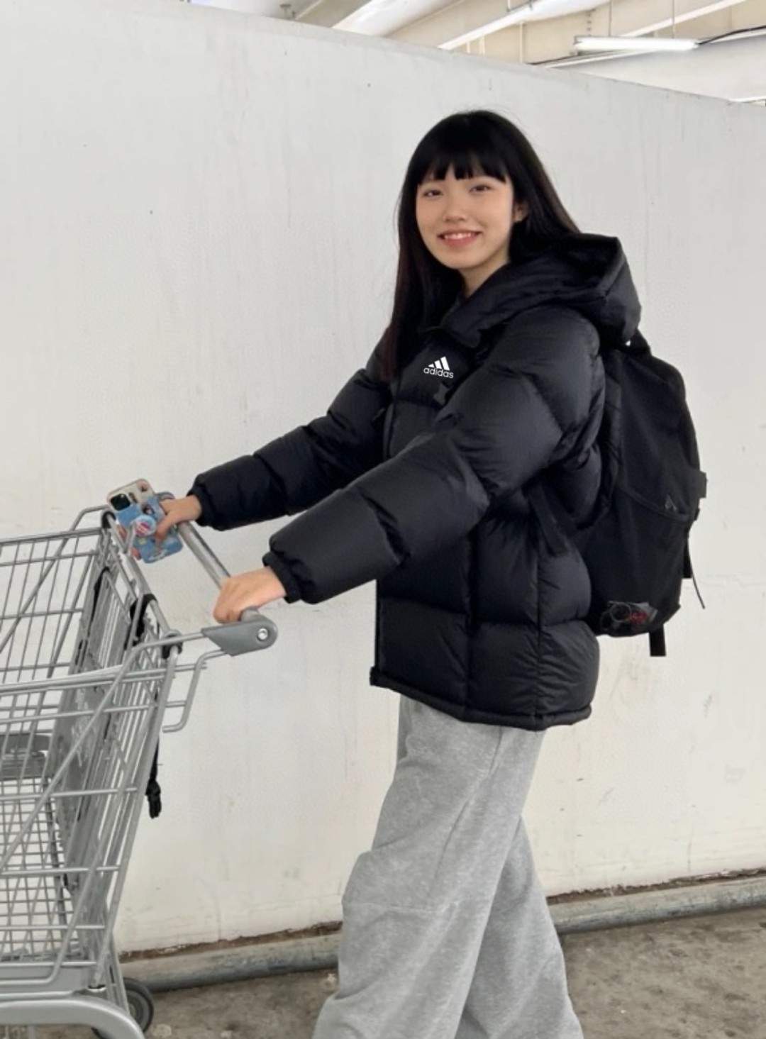 アディダス ダウンジャケット フード付き ミニ丈 カジュアル 通勤 ブラック - 画像 6