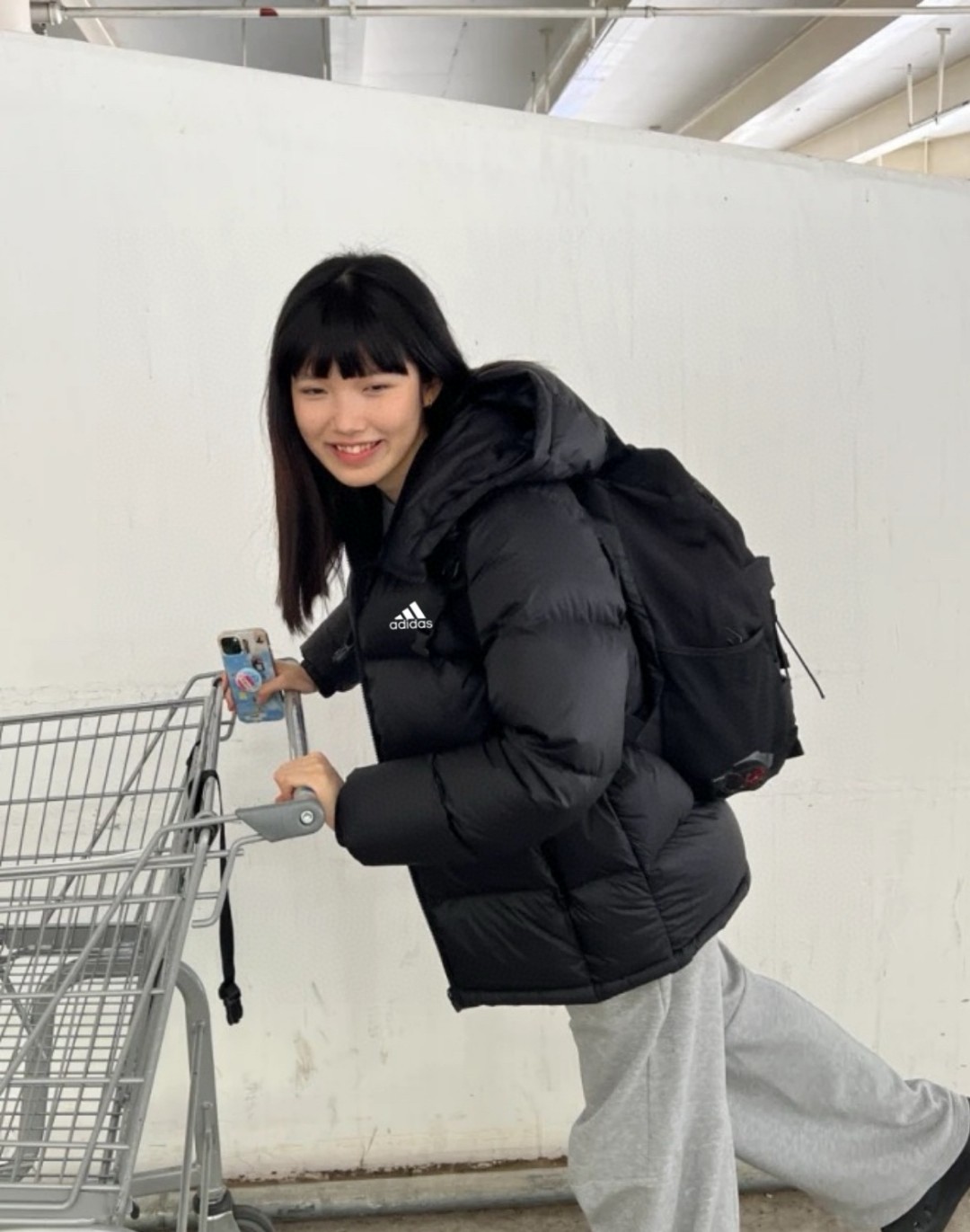 アディダス ダウンジャケット フード付き ミニ丈 カジュアル 通勤 ブラック - 画像 7