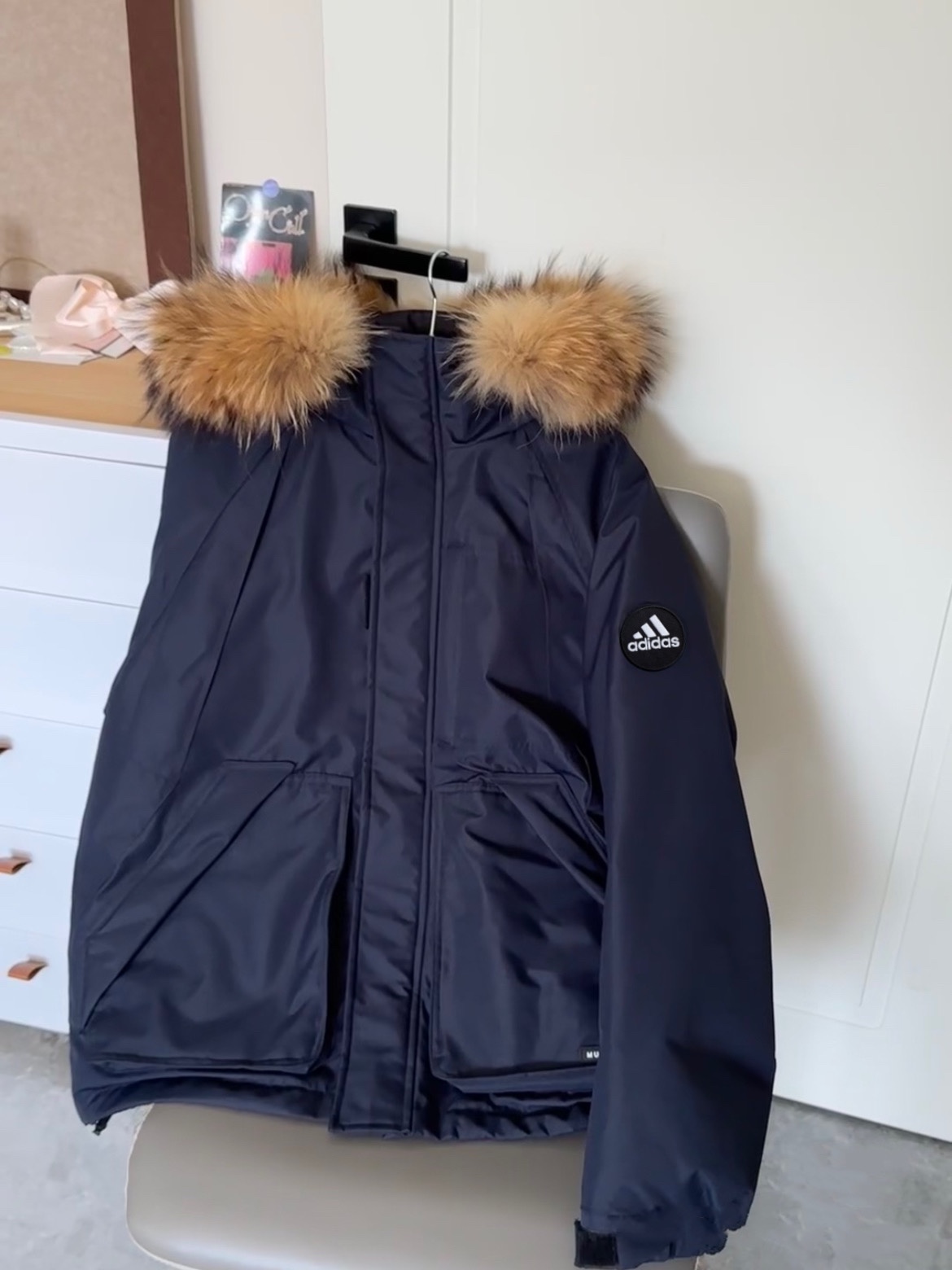 adidas ダウンジャケット ファーリング フード付き ミニサイズ 防寒対応 ネイビー レザー風素材 - 画像 8
