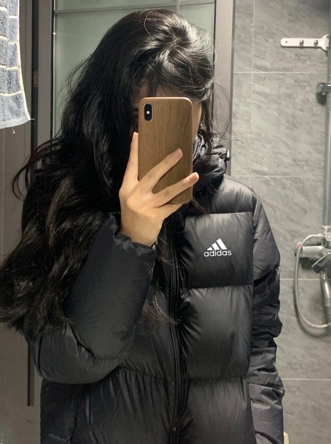 adidas ダウンジャケット フード付き 軽量 保温 通勤カジュアル ブラック - 画像 4