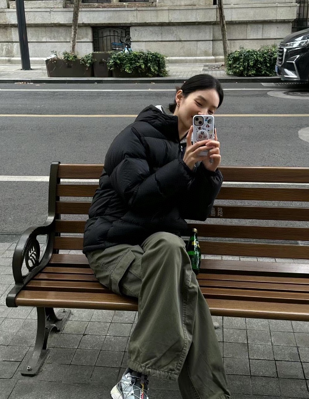 adidas ダウンジャケット ミニ丈 フード付き 保温性抜群 通勤カジュアル ブラック - 画像 9