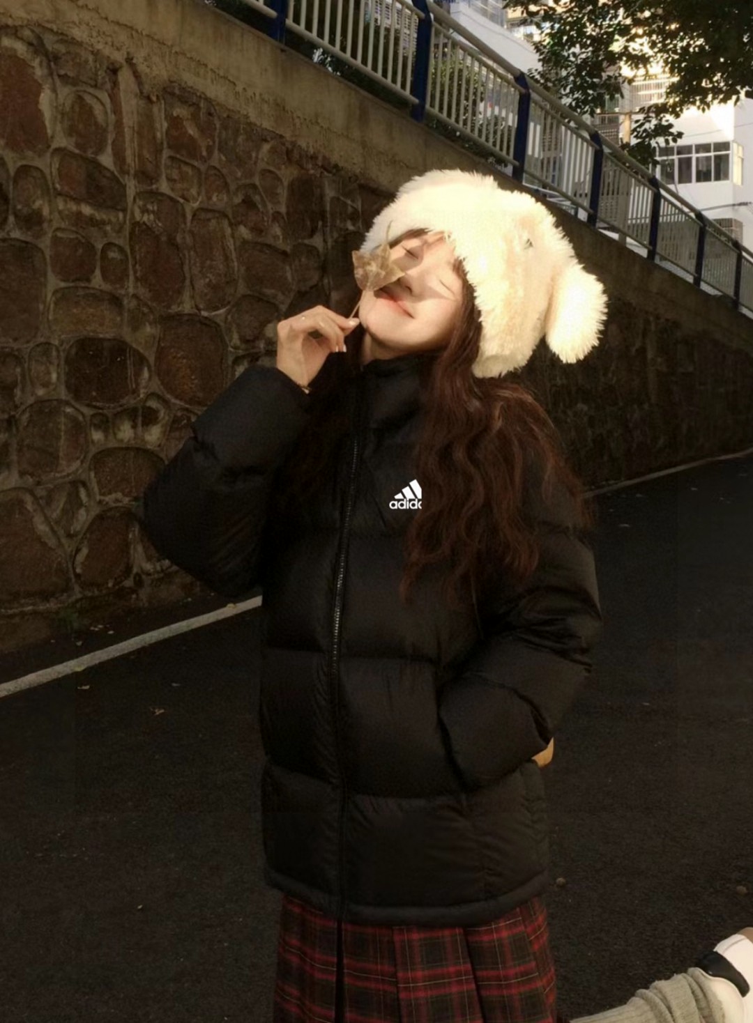 adidas ダウンジャケット フード付き 軽量通勤カジュアル ブラック - 画像 3