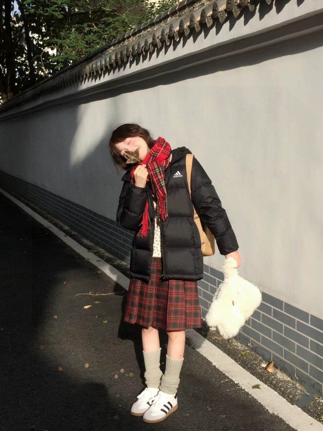 adidas ダウンジャケット フード付き 軽量通勤カジュアル ブラック - 画像 7