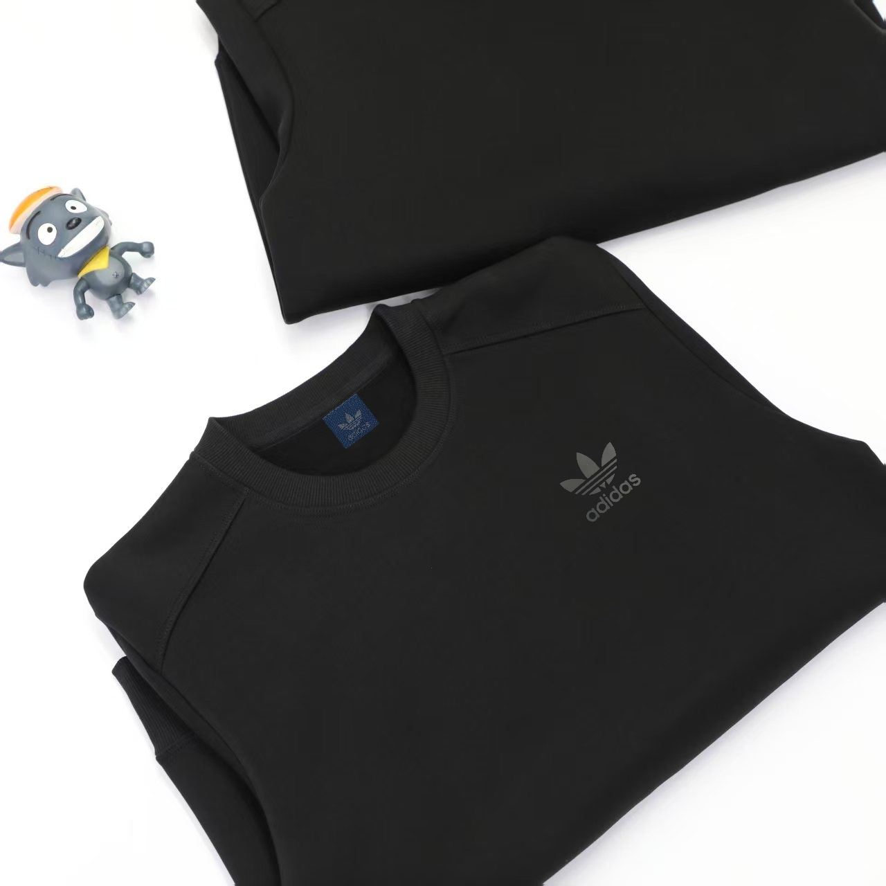 adidas スウェットシャツ クルーネック ブラック レギュラーフィット 伸縮性素材 高級ライン ブラック - 画像 8