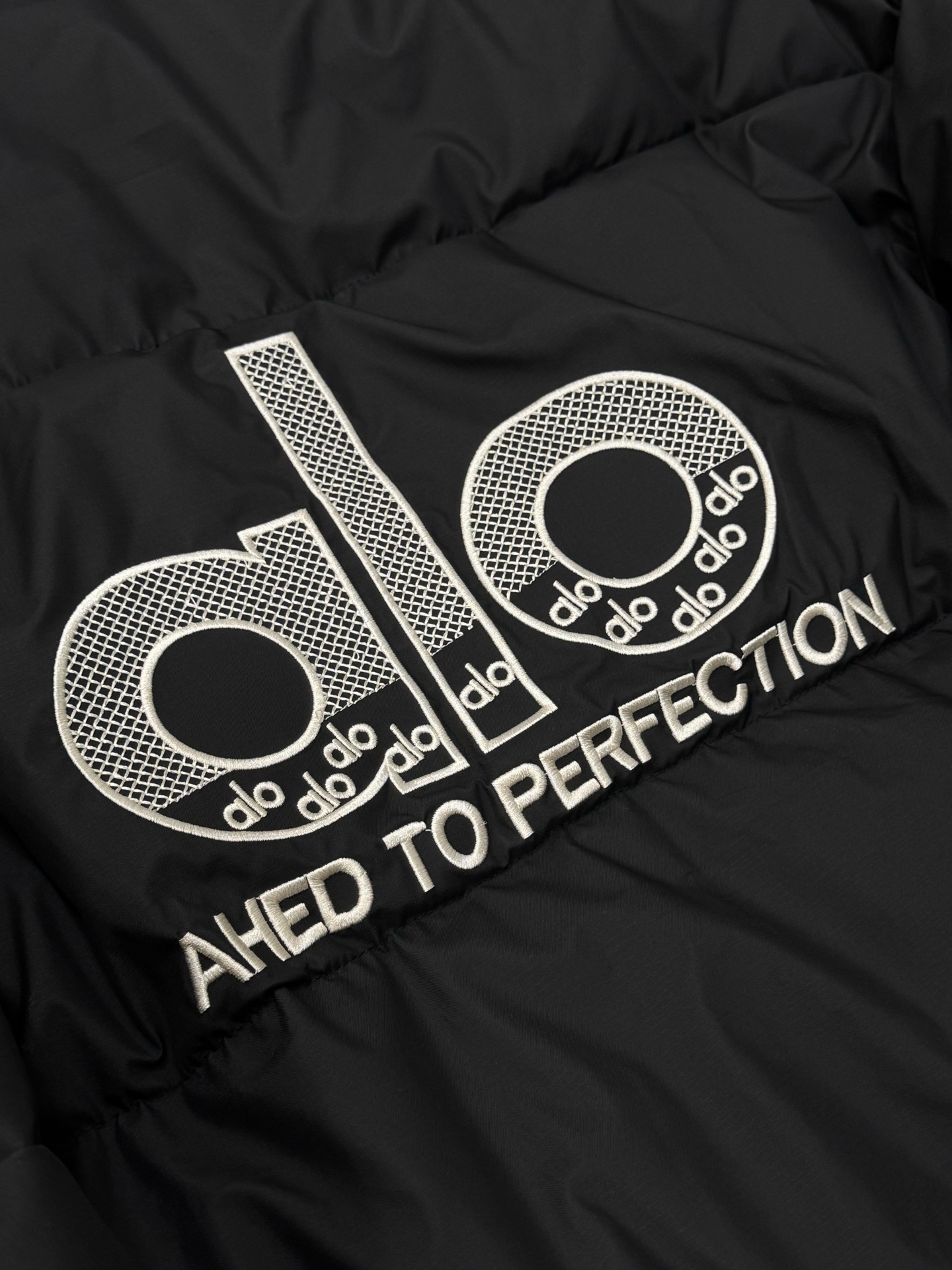 alo ダウンジャケット ミニサイズ 背中ロゴ刺繍 通勤カジュアル ブラック - 画像 6