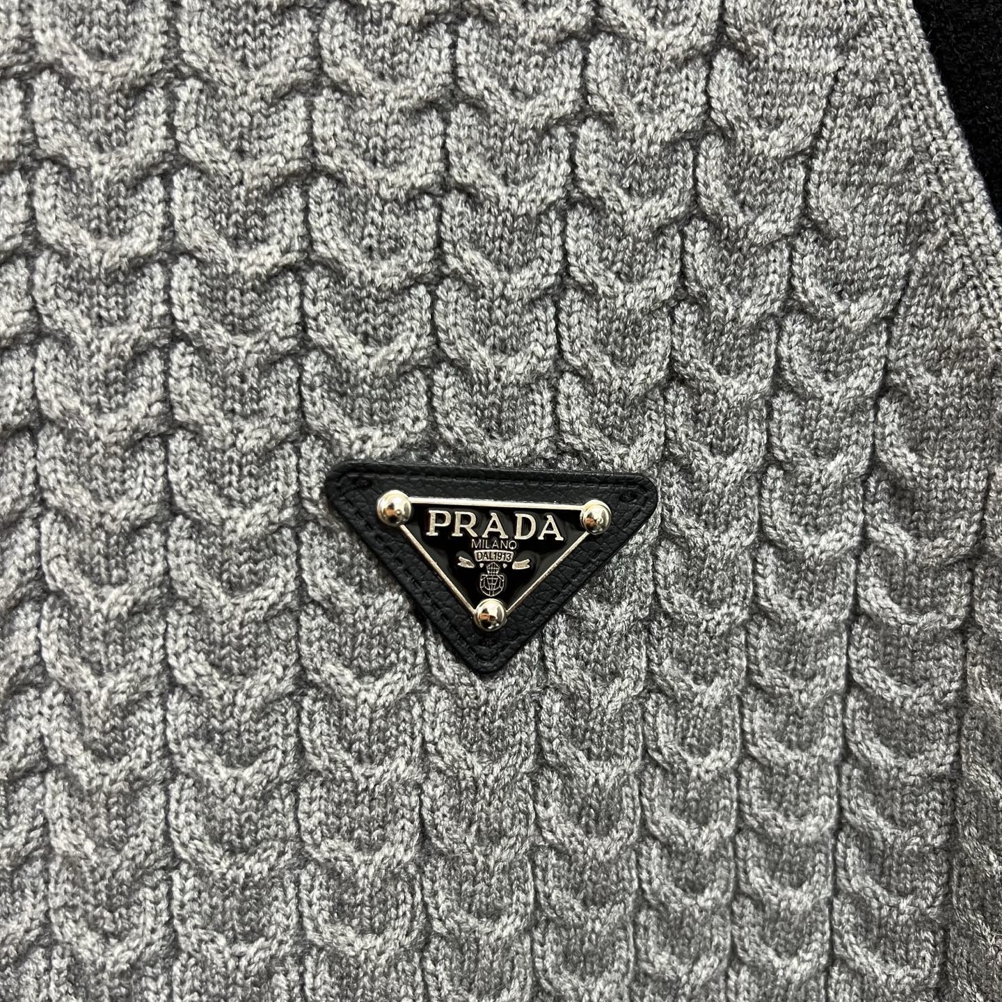PRADA ニット ラグラン袖 カシミア混 2WAY着用可能 ブラック×グレー レザー三角ロゴ付き - 画像 7