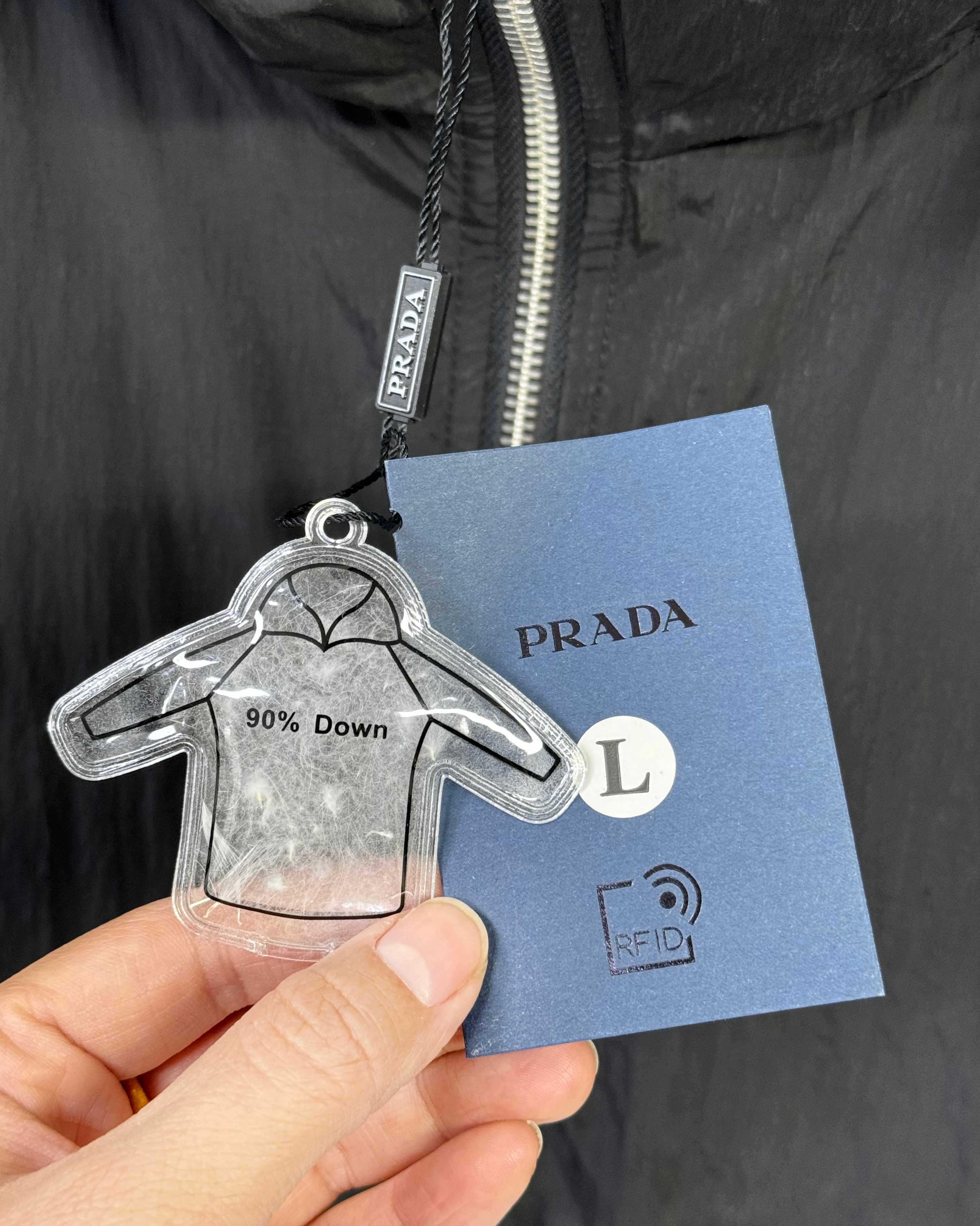 PRADA ダウンジャケット パーカー 90%ダウン 収納力抜群 ブラック ネイビー レザートリム - 画像 7
