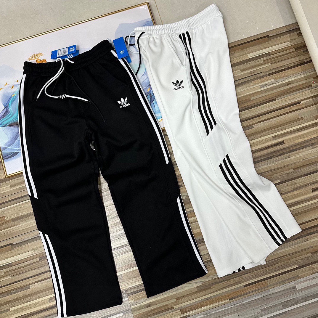 adidas スウェットパンツ サイドライン 3本線 ロゴ入り 通勤カジュアル ブラックホワイト展開