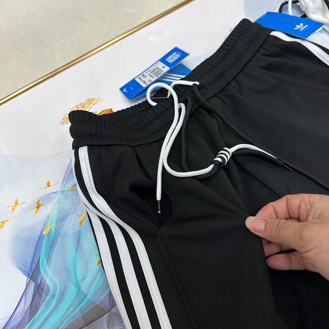 adidas スウェットパンツ サイドライン 3本線 ロゴ入り 通勤カジュアル ブラックホワイト展開 - 画像 5