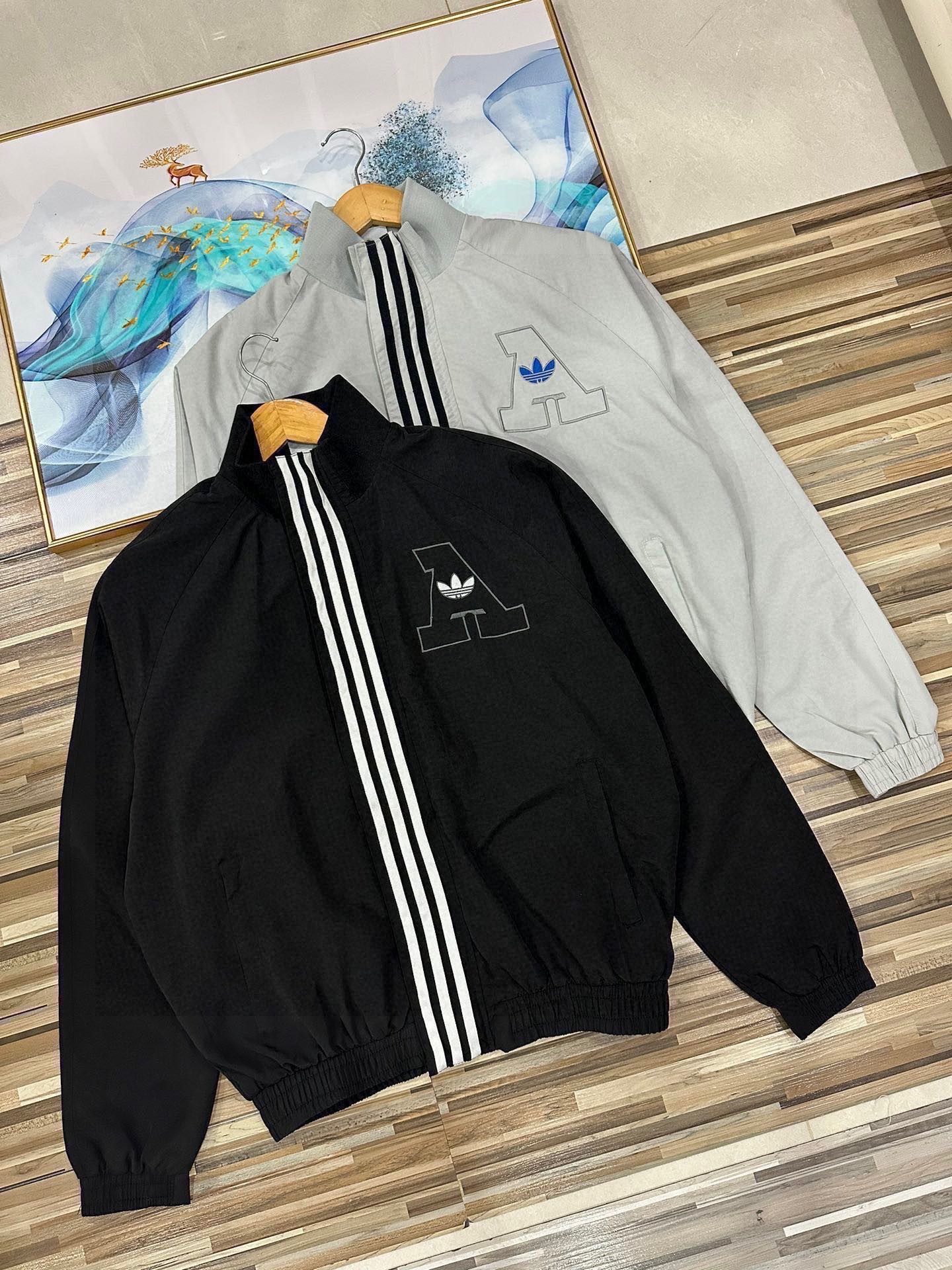 ADIDAS トレーナージャケット AACロゴ 3本線 レトロスタイル ブラック ホワイト レザー調