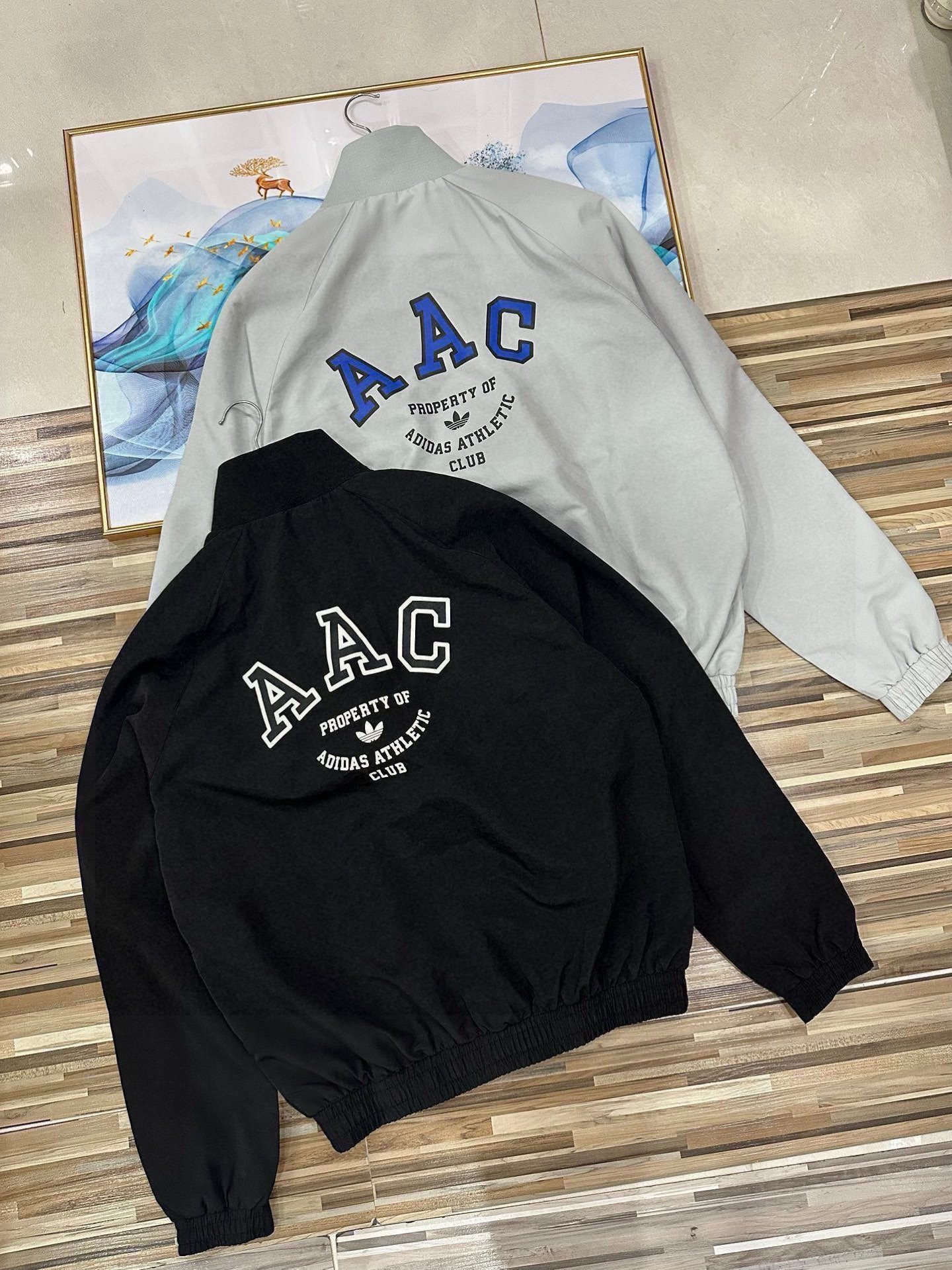 ADIDAS トレーナージャケット AACロゴ 3本線 レトロスタイル ブラック ホワイト レザー調 - 画像 2