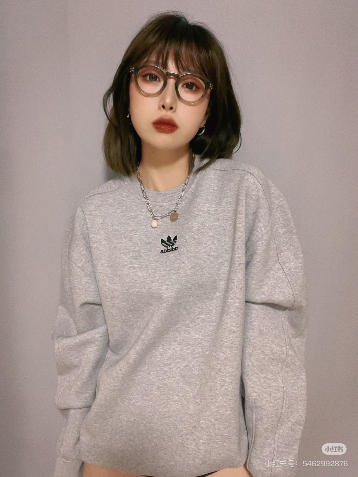 adidas スウェットシャツ ロゴ入り オーバーサイズ カジュアル デイリーユース ブラック ホワイト レザー調 - 画像 2