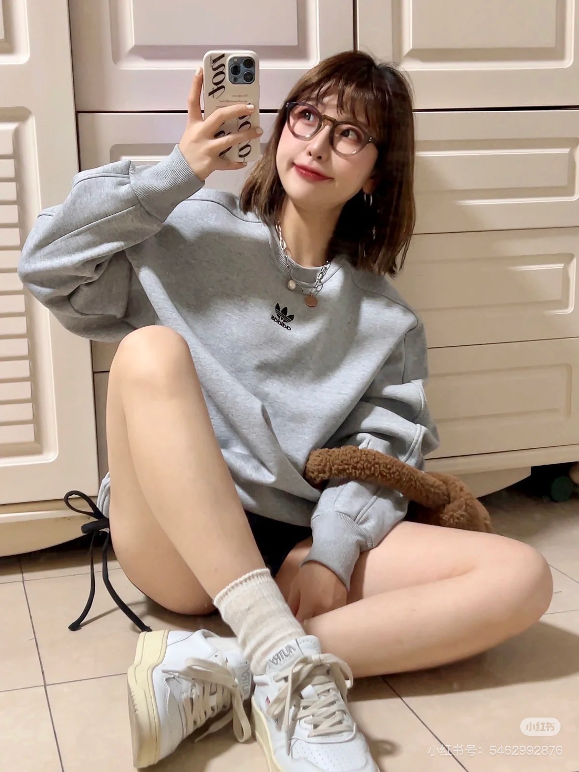 adidas スウェットシャツ ロゴ入り オーバーサイズ カジュアル デイリーユース ブラック ホワイト レザー調 - 画像 6