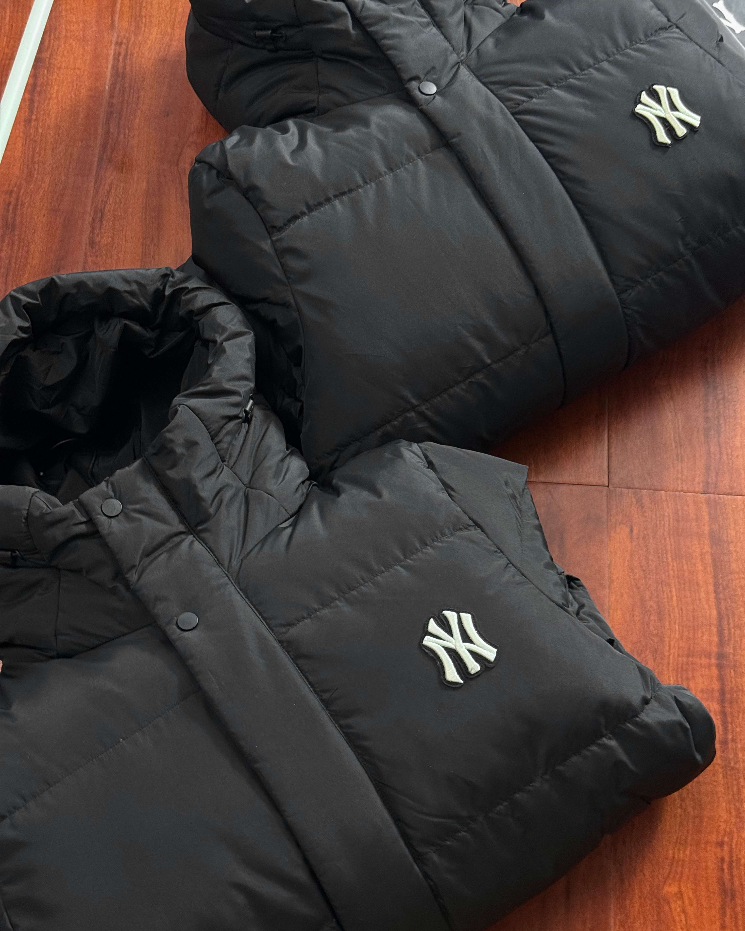 MLB ダウンコート ロング丈 フード付き インサートロゴ ブラック - 画像 5
